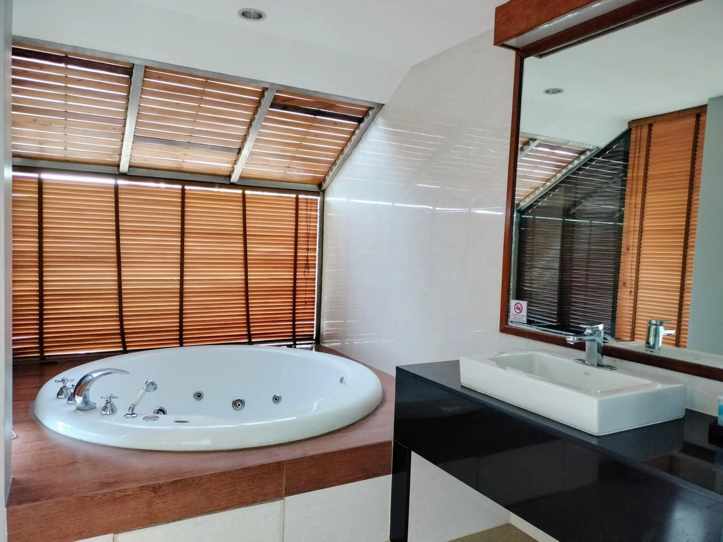 Bathroom in Chang Buri Resort & Koh Chang Hillside