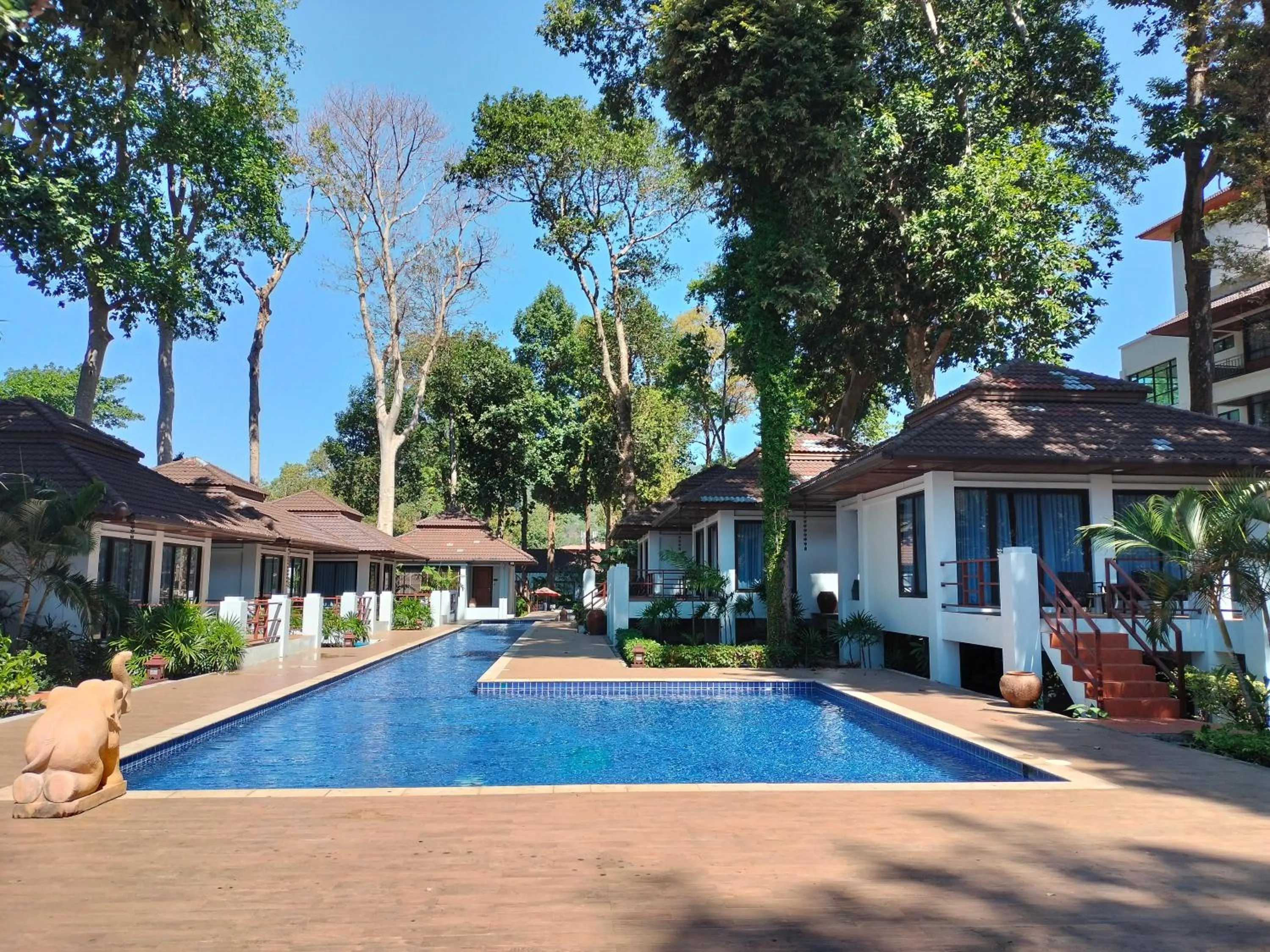 Property building in Chang Buri Resort & Koh Chang Hillside