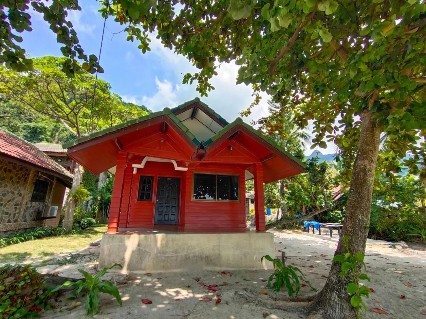 Property building in Koh Chang Lagoon Princess