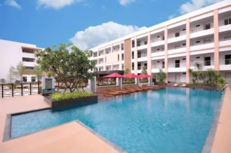 Facade/entrance in Paragon Suites Resort
