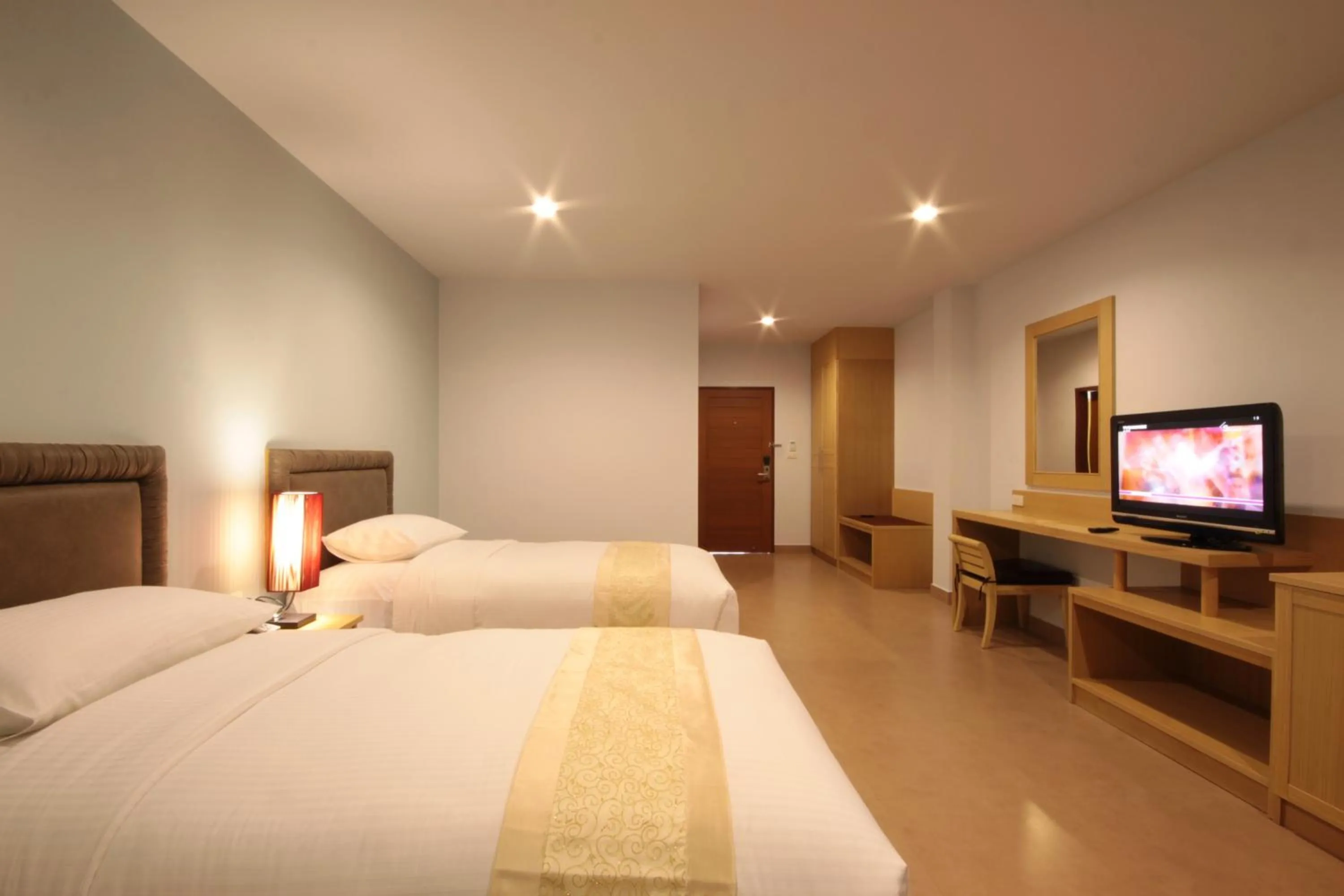 Bed in Paragon Suites Resort