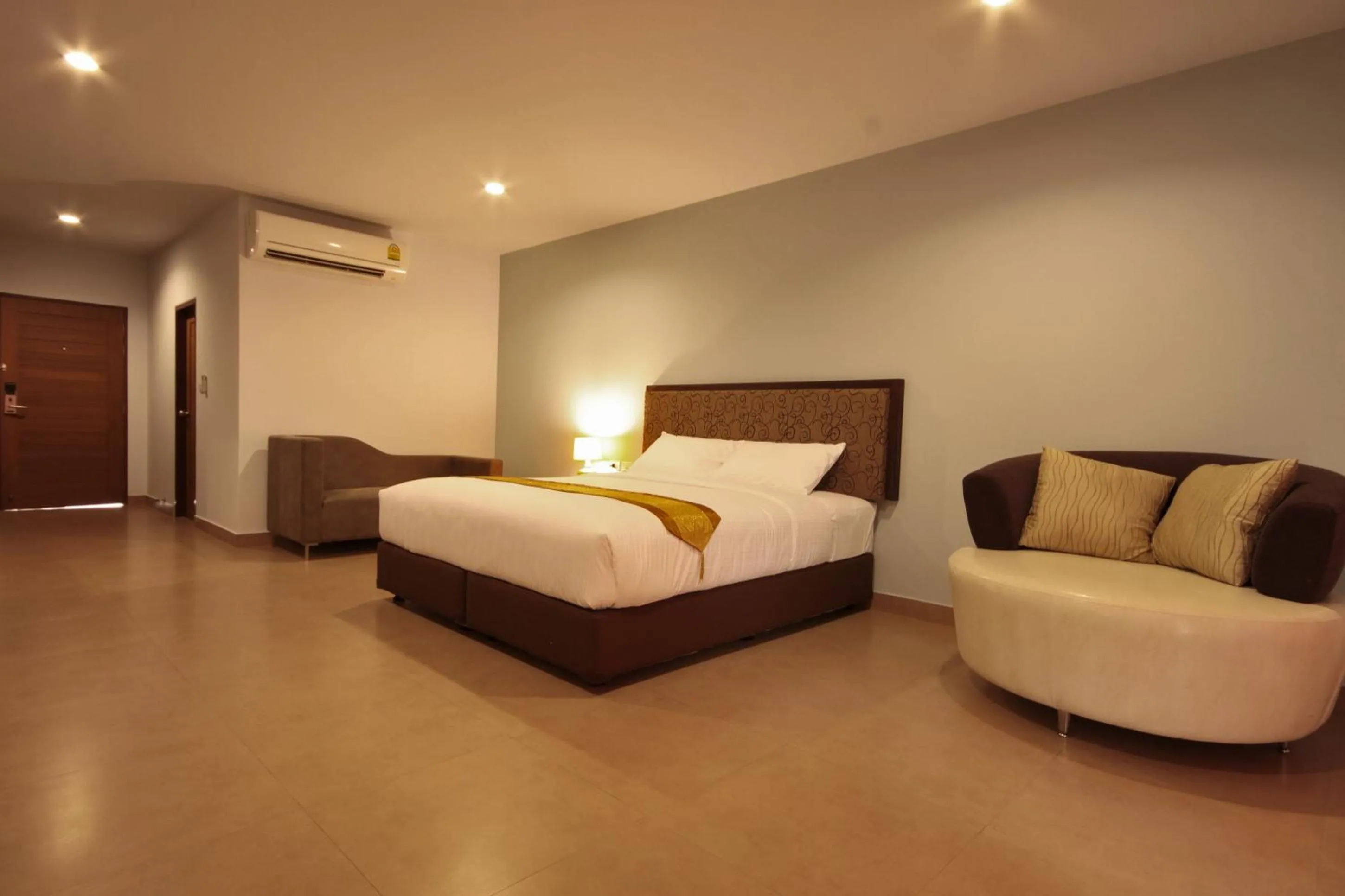 Bedroom, Bed in Paragon Suites Resort