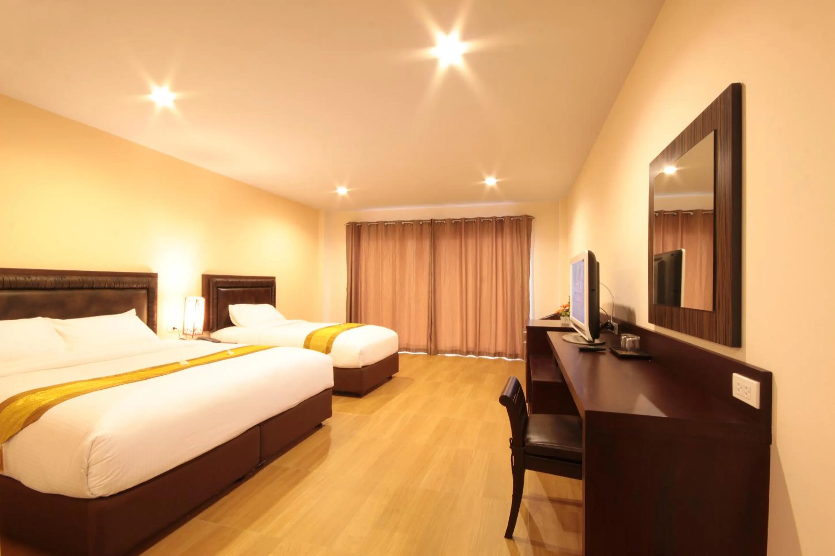 Bed in Paragon Suites Resort