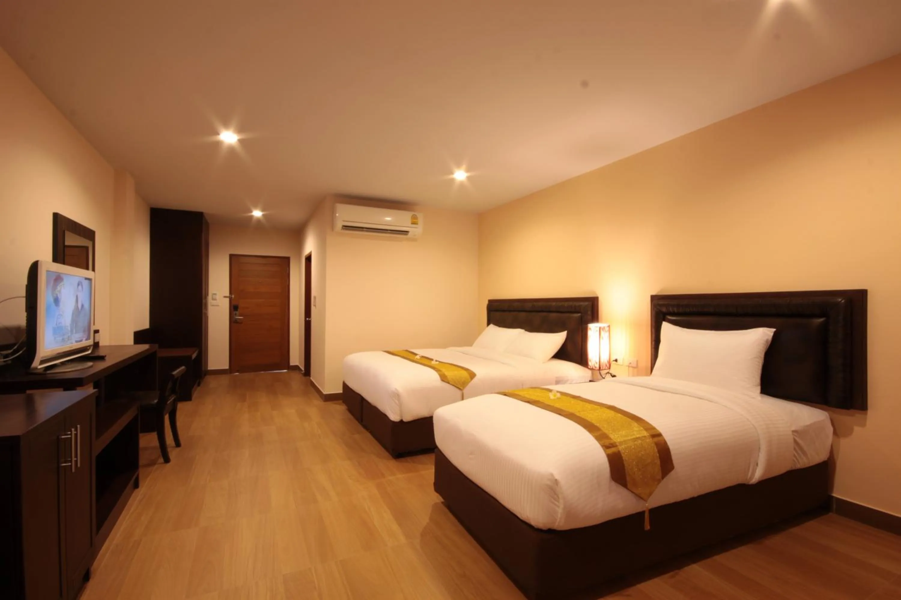 Bed in Paragon Suites Resort