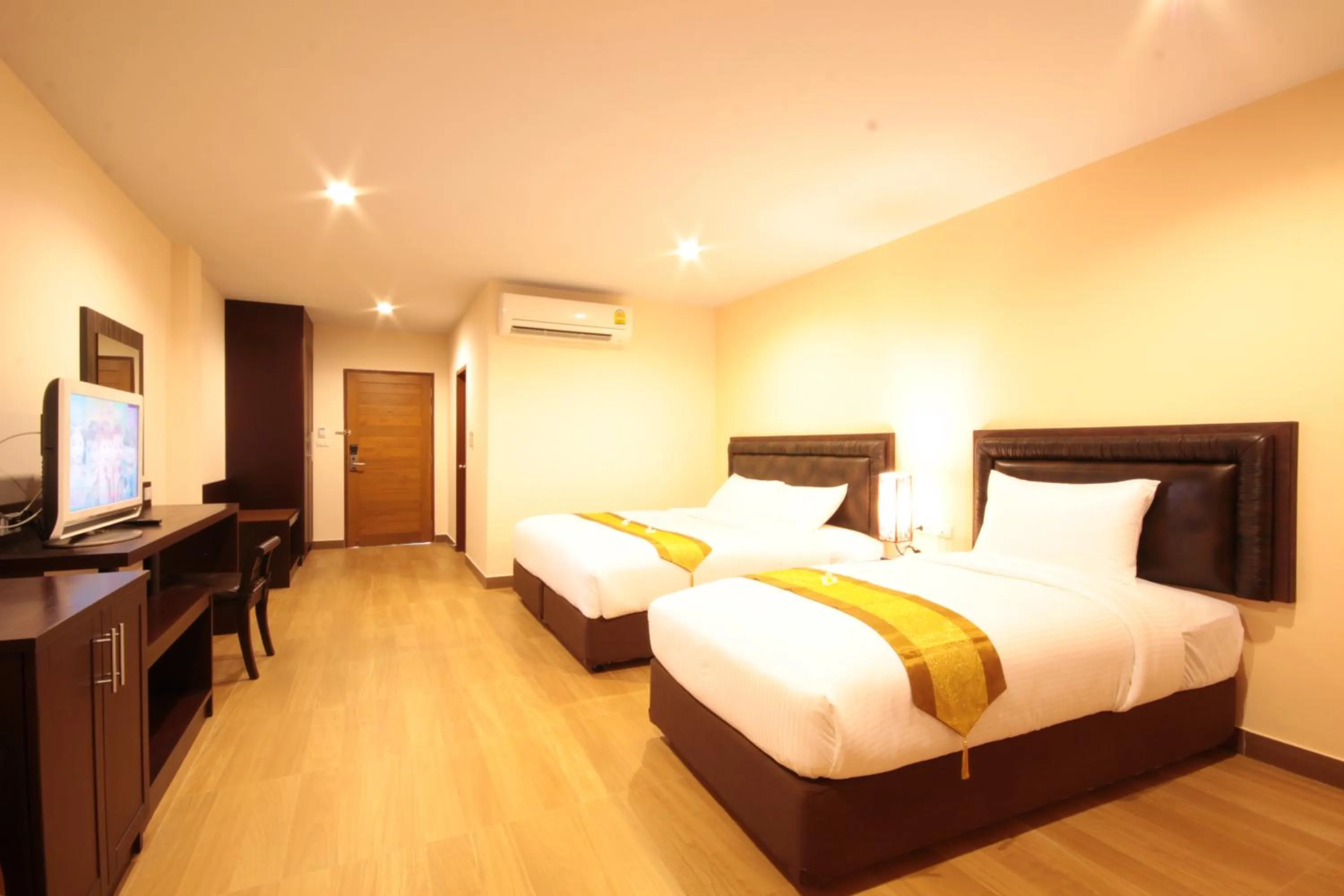 Bed in Paragon Suites Resort