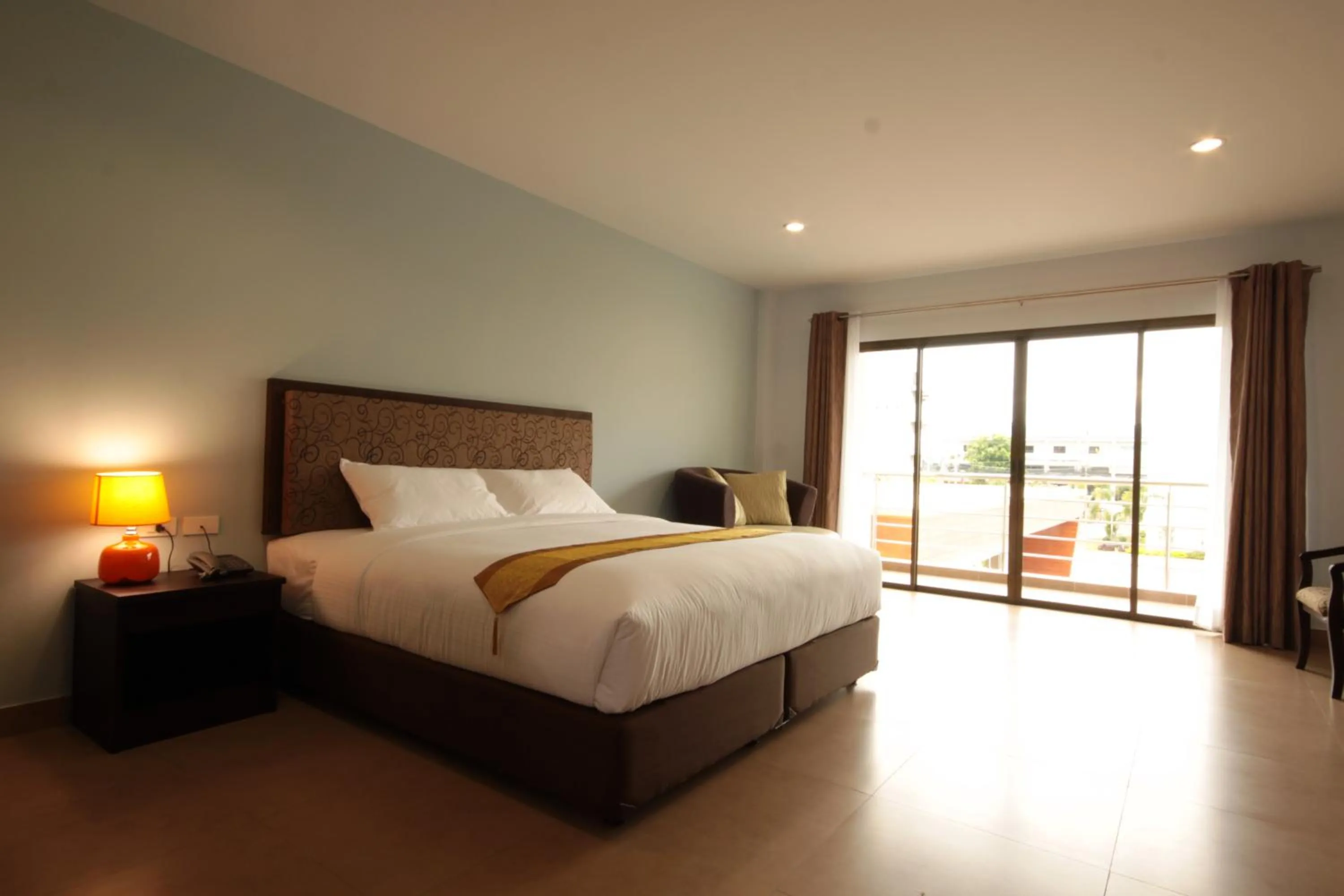 Bed in Paragon Suites Resort