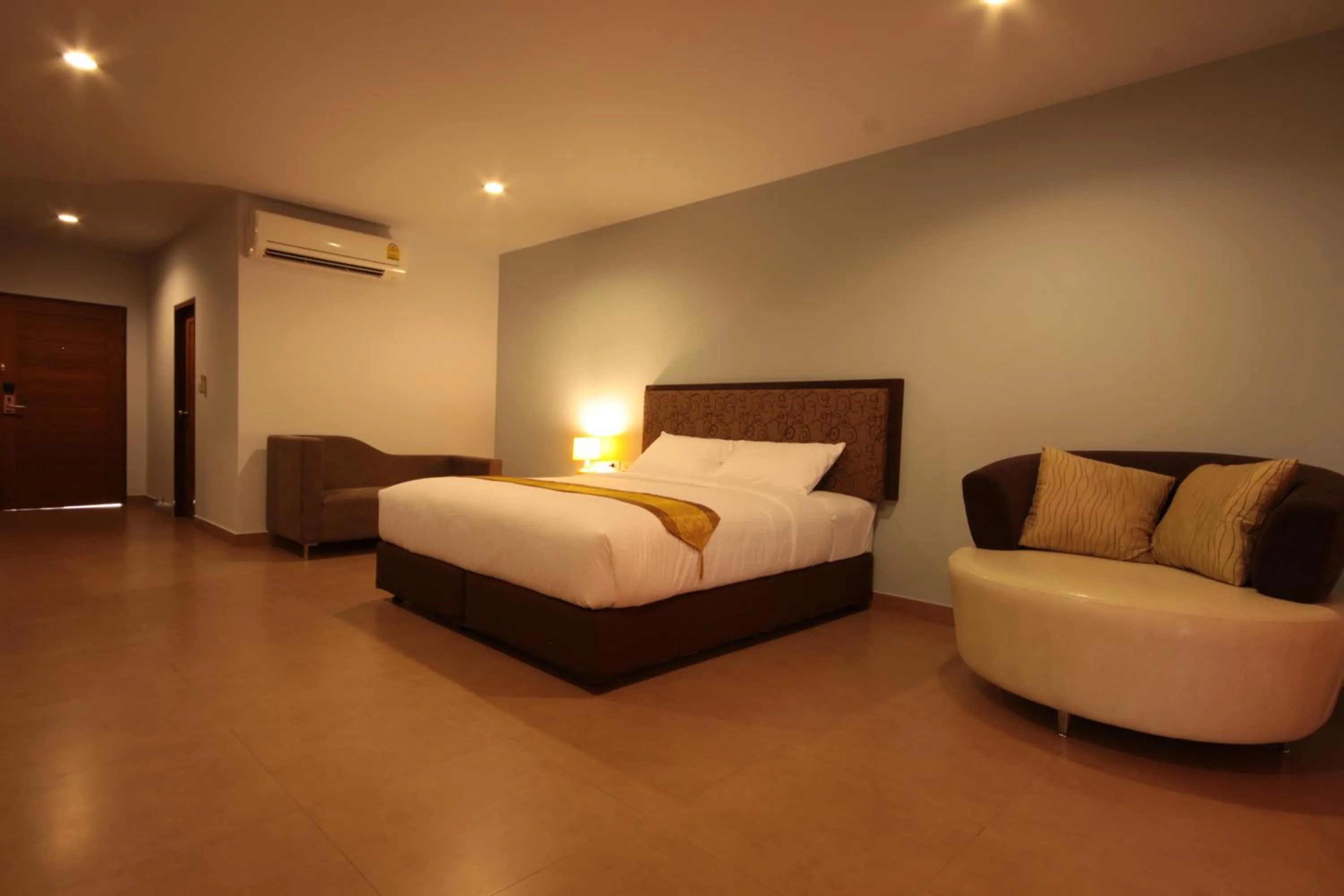 Bed in Paragon Suites Resort