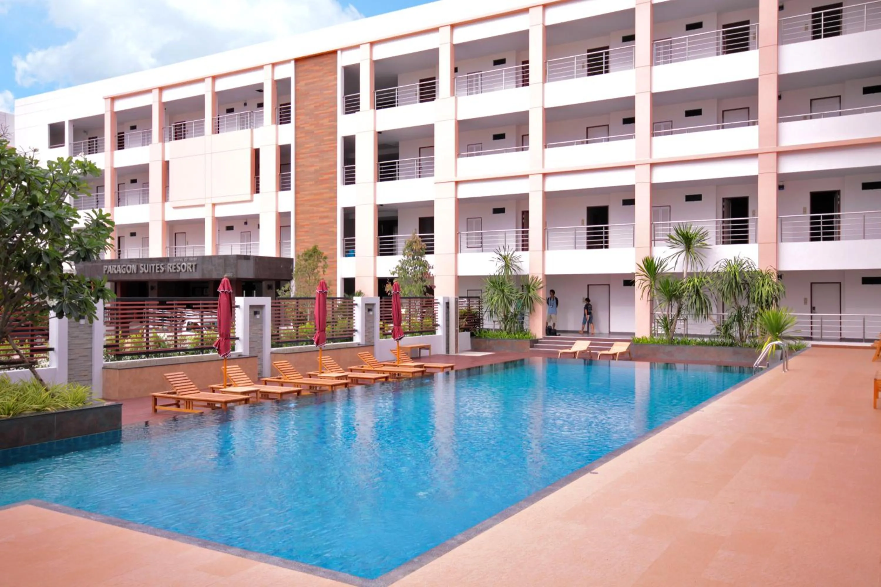 Paragon Suites Resort