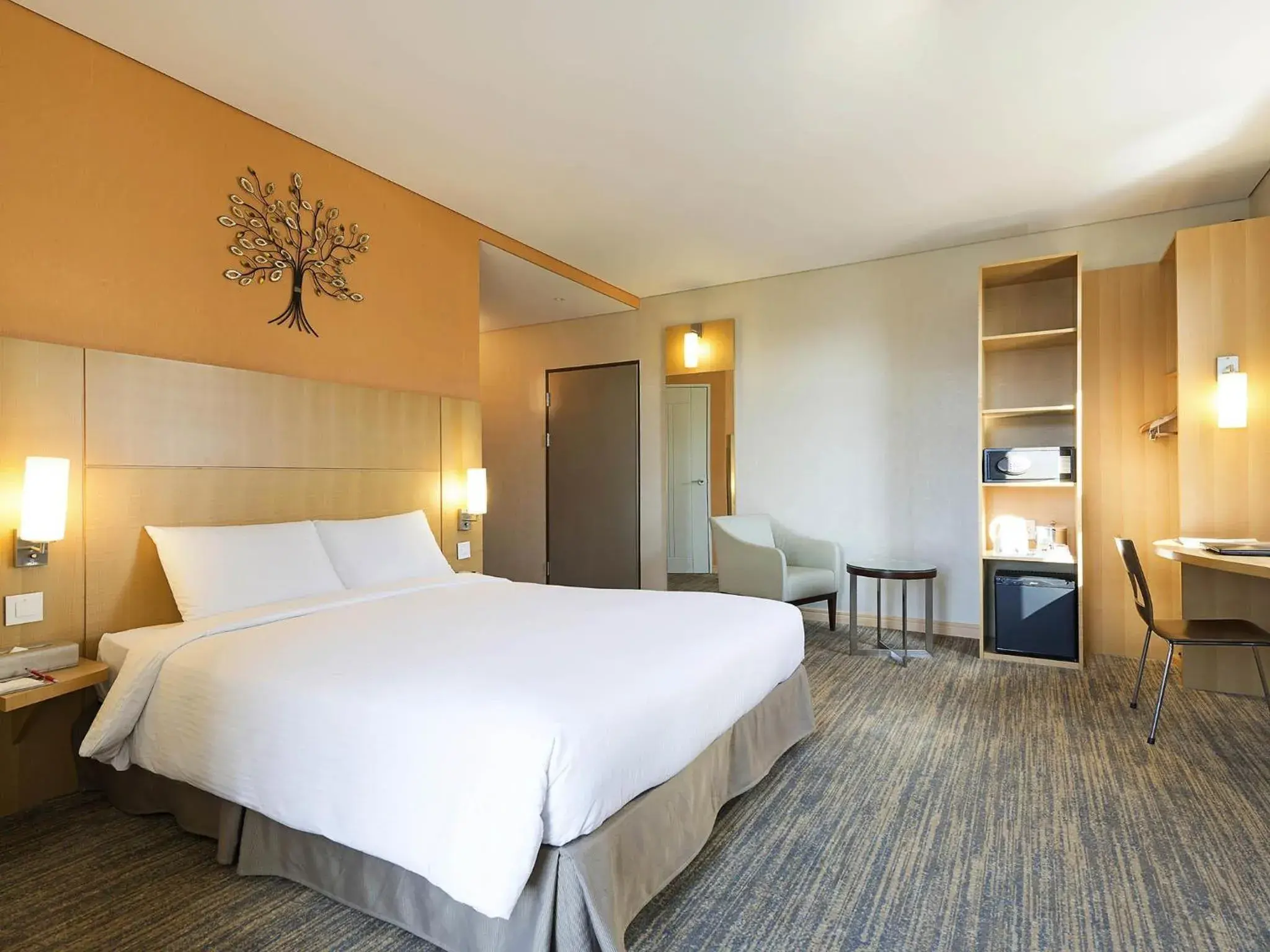 Bedroom in Ibis Ambassador Busan City Centre Bedroom in Ibis Ambassador Busan City Centre