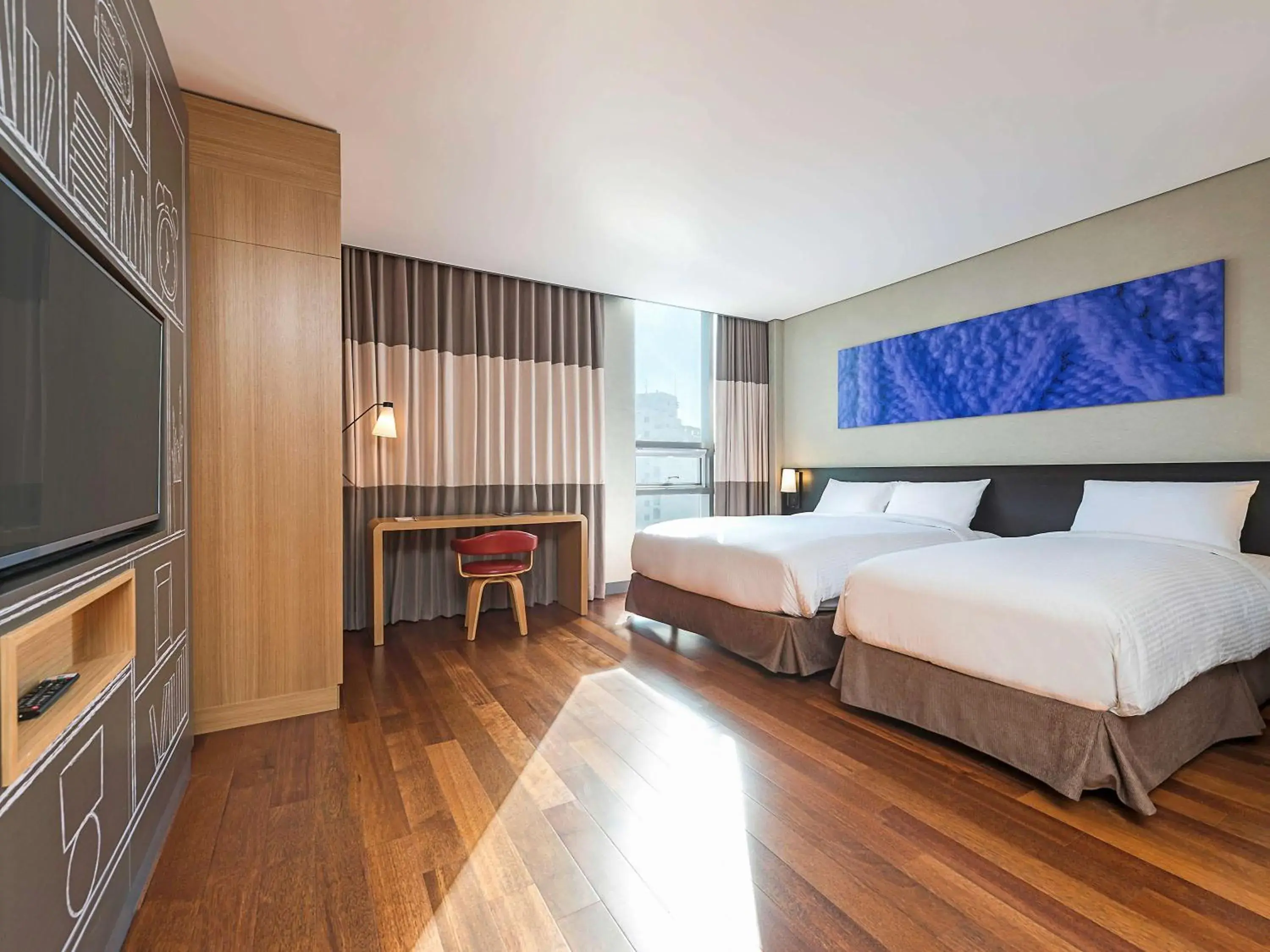 Deluxe Room with One Double and One Single Bed in Ibis Ambassador Busan City Centre Deluxe Room with One Double and One Single Bed in Ibis Ambassador Busan City Centre