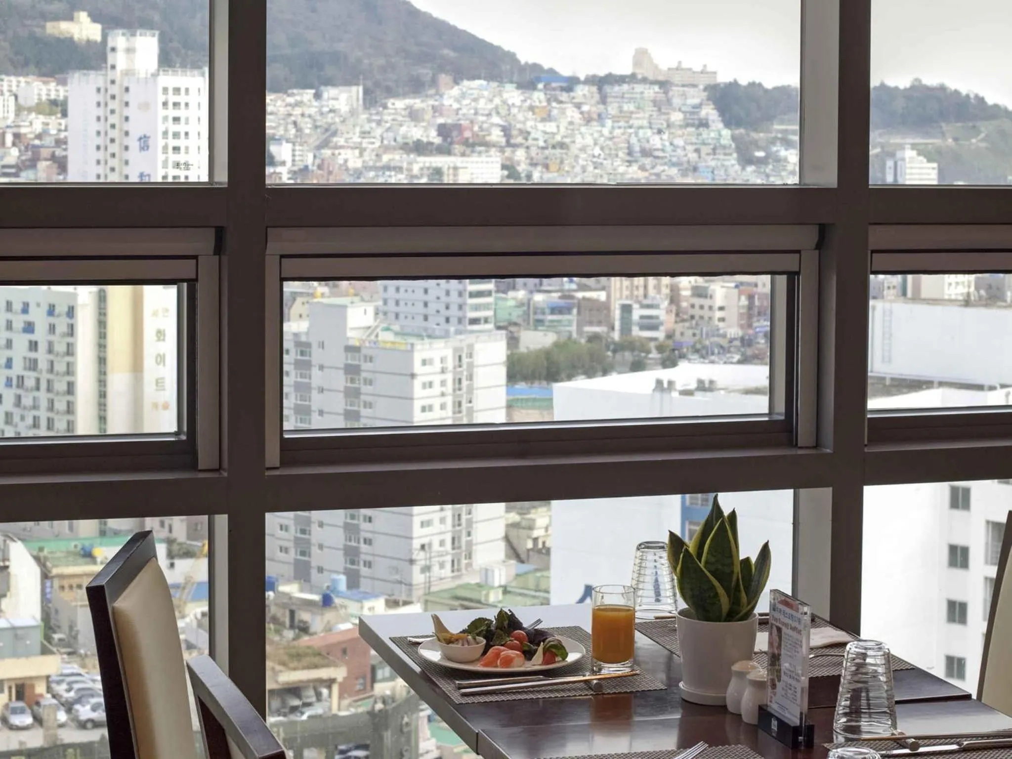 Lounge or bar in Ibis Ambassador Busan City Centre