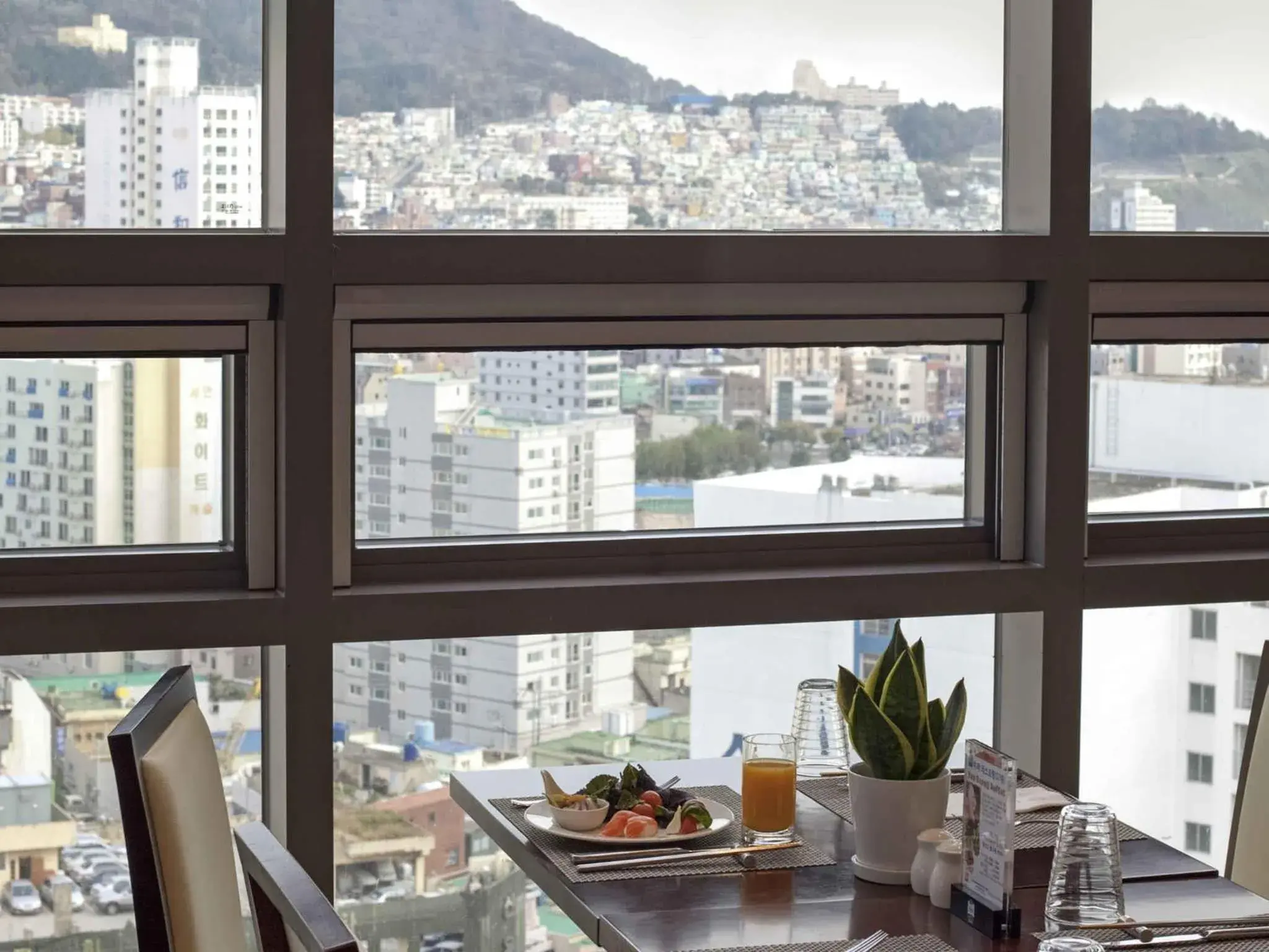 Lounge or bar in Ibis Ambassador Busan City Centre Lounge or bar in Ibis Ambassador Busan City Centre