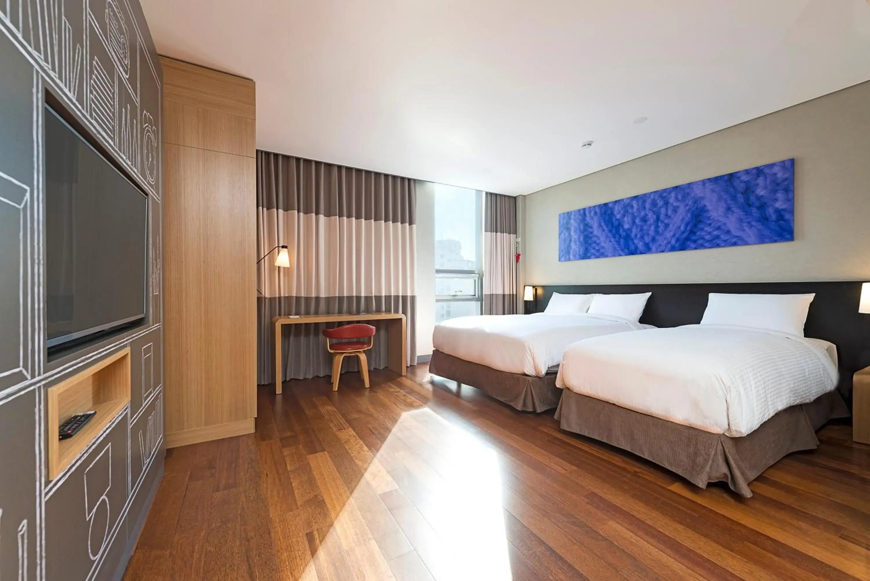 Deluxe Room with One Double and One Single Bed in Ibis Ambassador Busan City Centre Deluxe Room with One Double and One Single Bed in Ibis Ambassador Busan City Centre