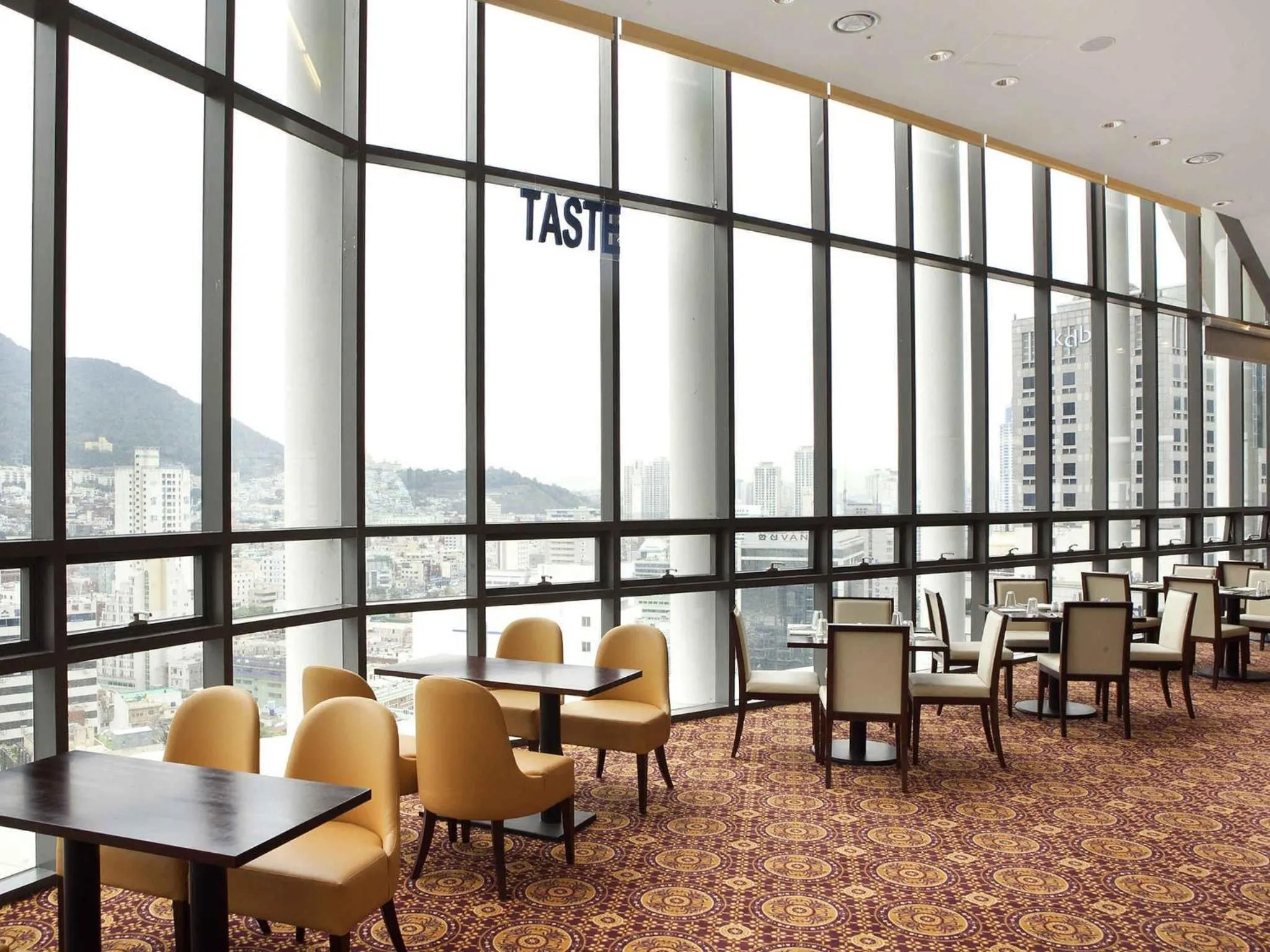 Lounge or bar in Ibis Ambassador Busan City Centre