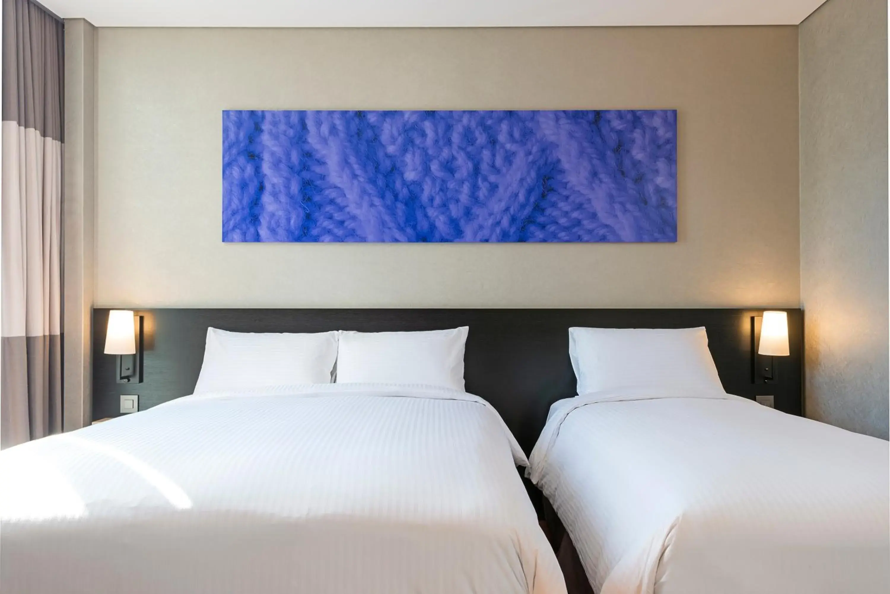 Deluxe Room with One Double and One Single Bed in Ibis Ambassador Busan City Centre Deluxe Room with One Double and One Single Bed in Ibis Ambassador Busan City Centre