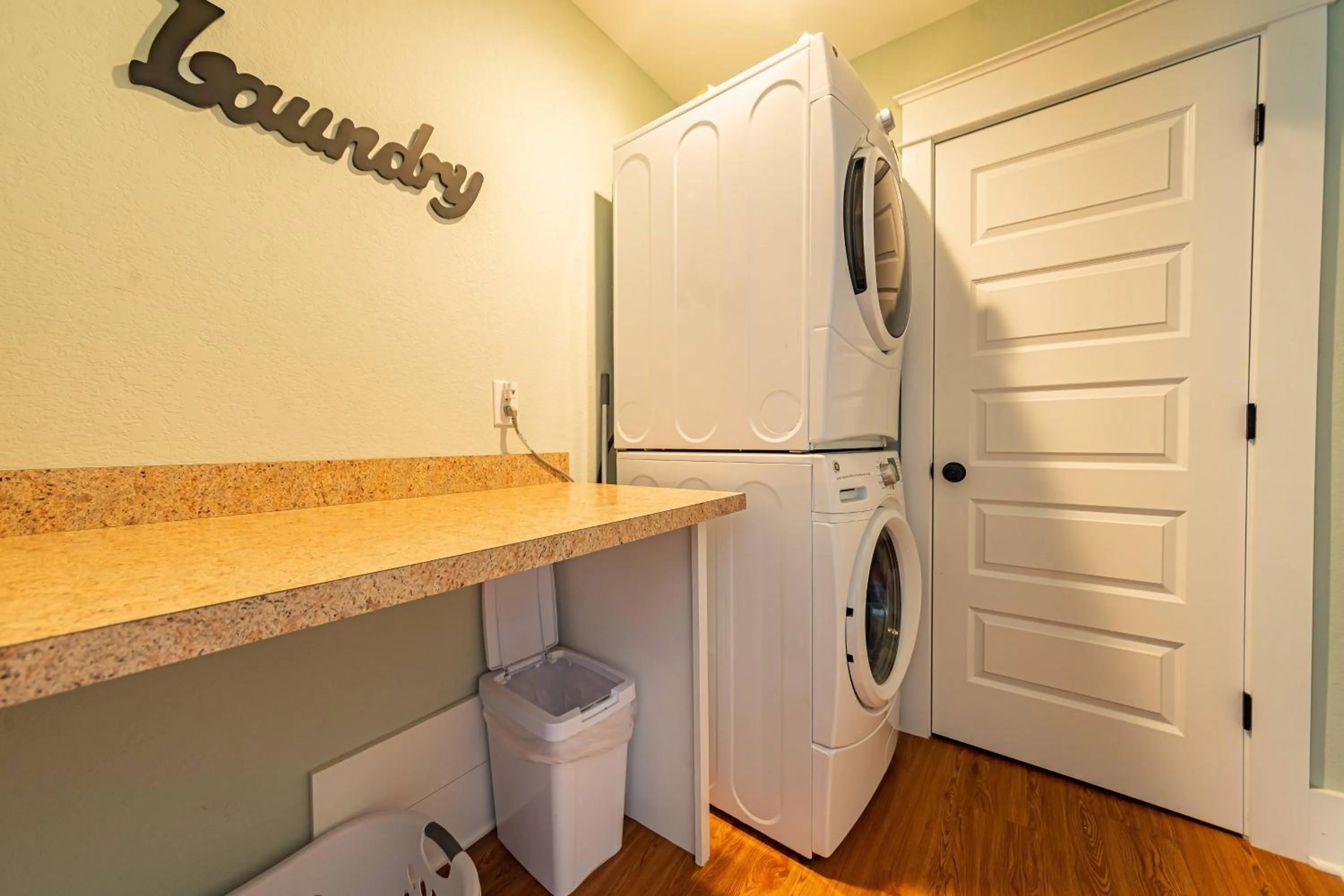 Sea Fever - Duck, Saltaire, 130 Yds to Beach, Ocean View, Pool, Hot Tub, Tiki Bar, Flex Stays