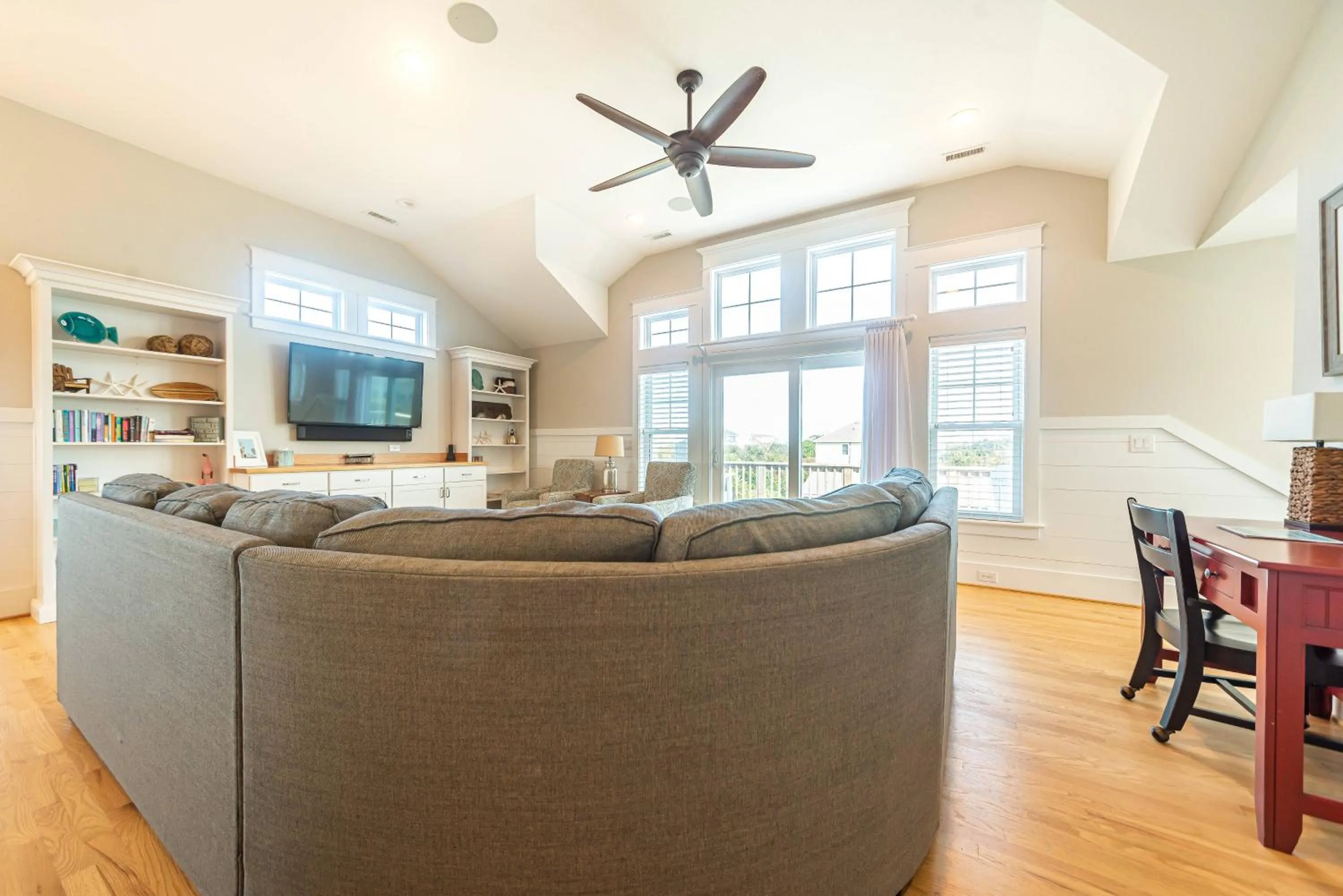 Sea Fever - Duck, Saltaire, 130 Yds to Beach, Ocean View, Pool, Hot Tub, Tiki Bar, Flex Stays