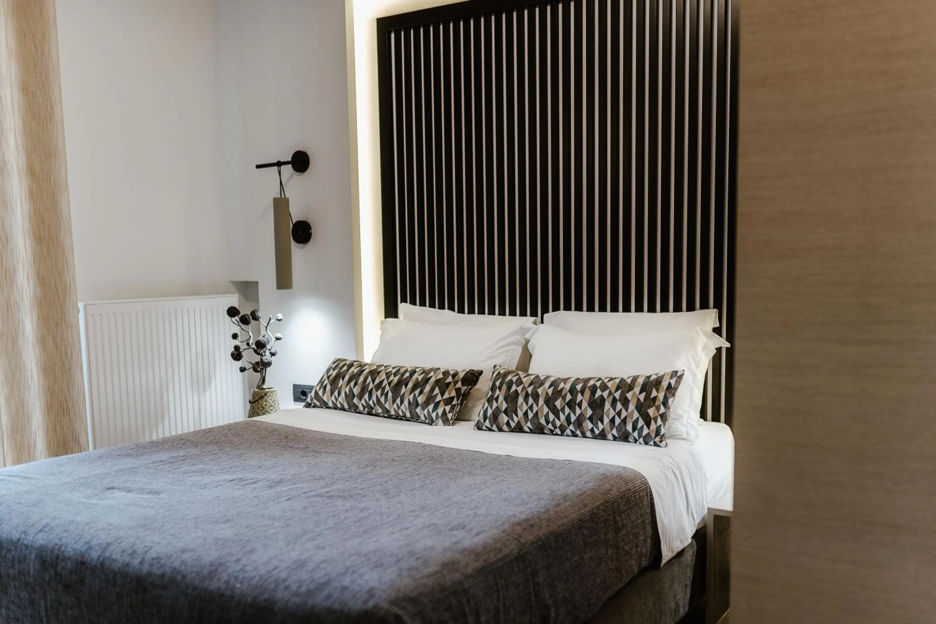 Bedroom, Bed in Andrew's Luxury Residence