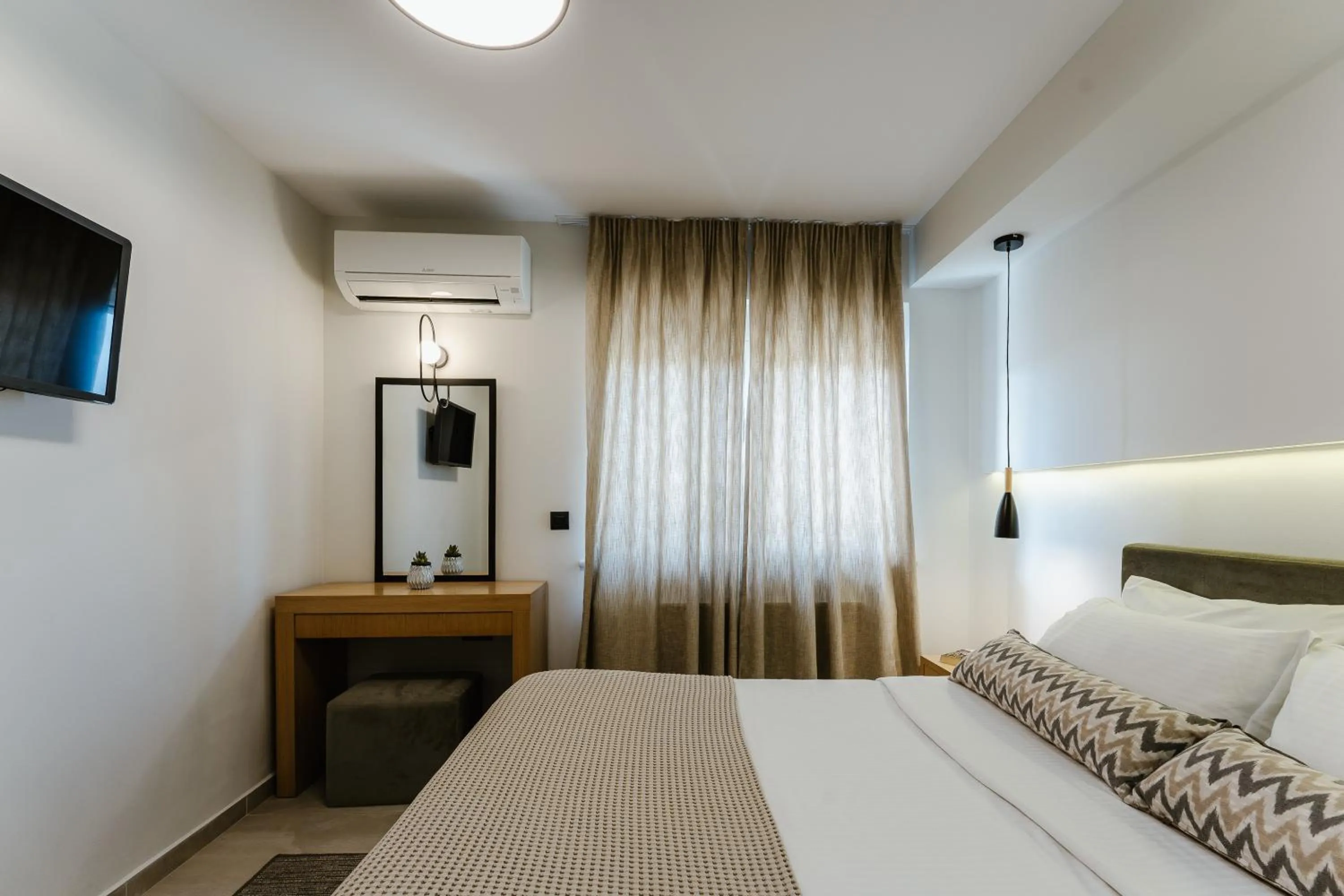 Photo of the whole room, Bed in Andrew's Luxury Residence