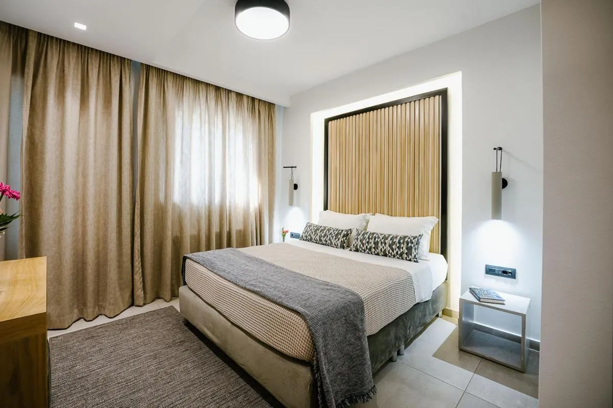 Photo of the whole room, Bed in Andrew's Luxury Residence