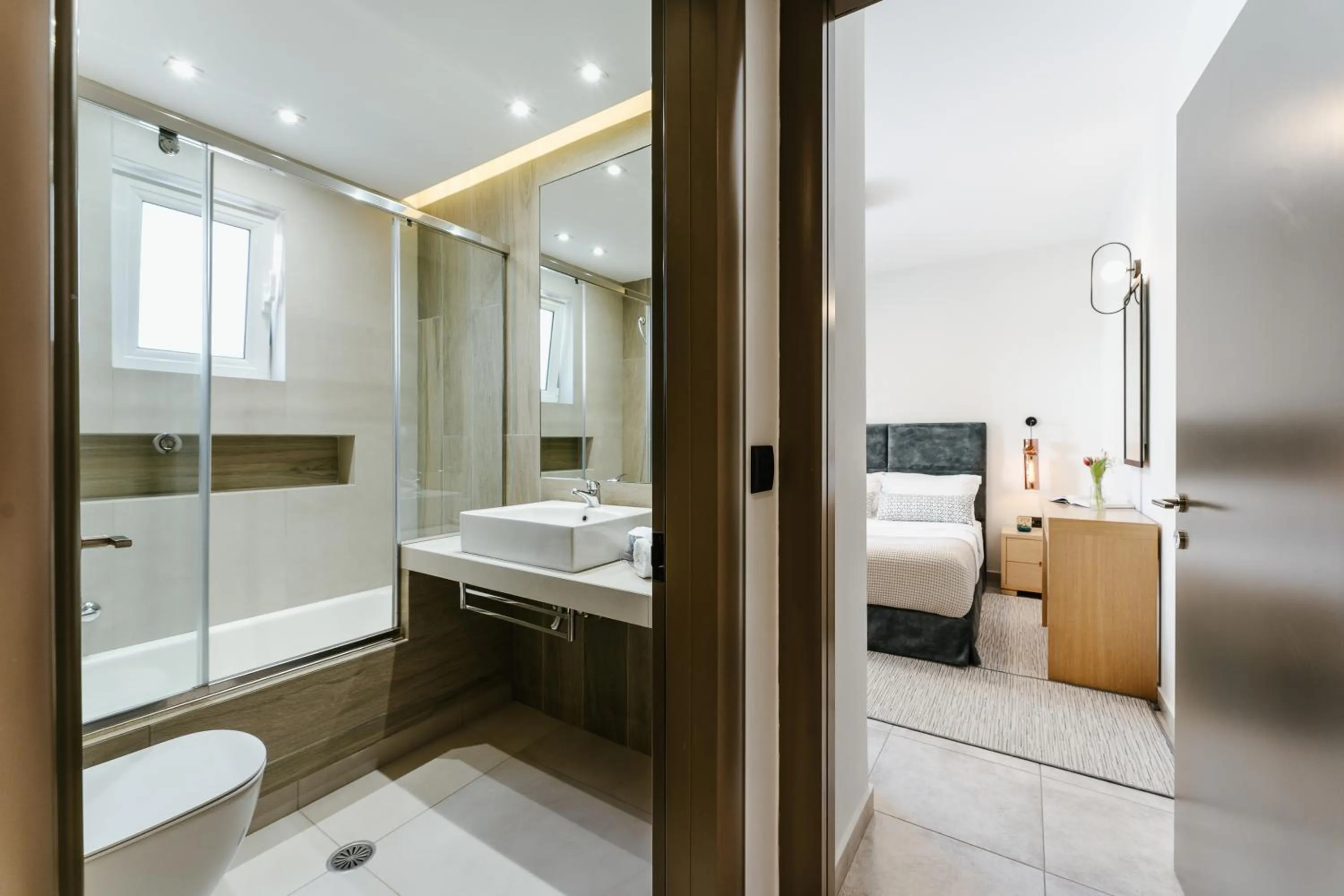 Bathroom, Bed in Andrew's Luxury Residence