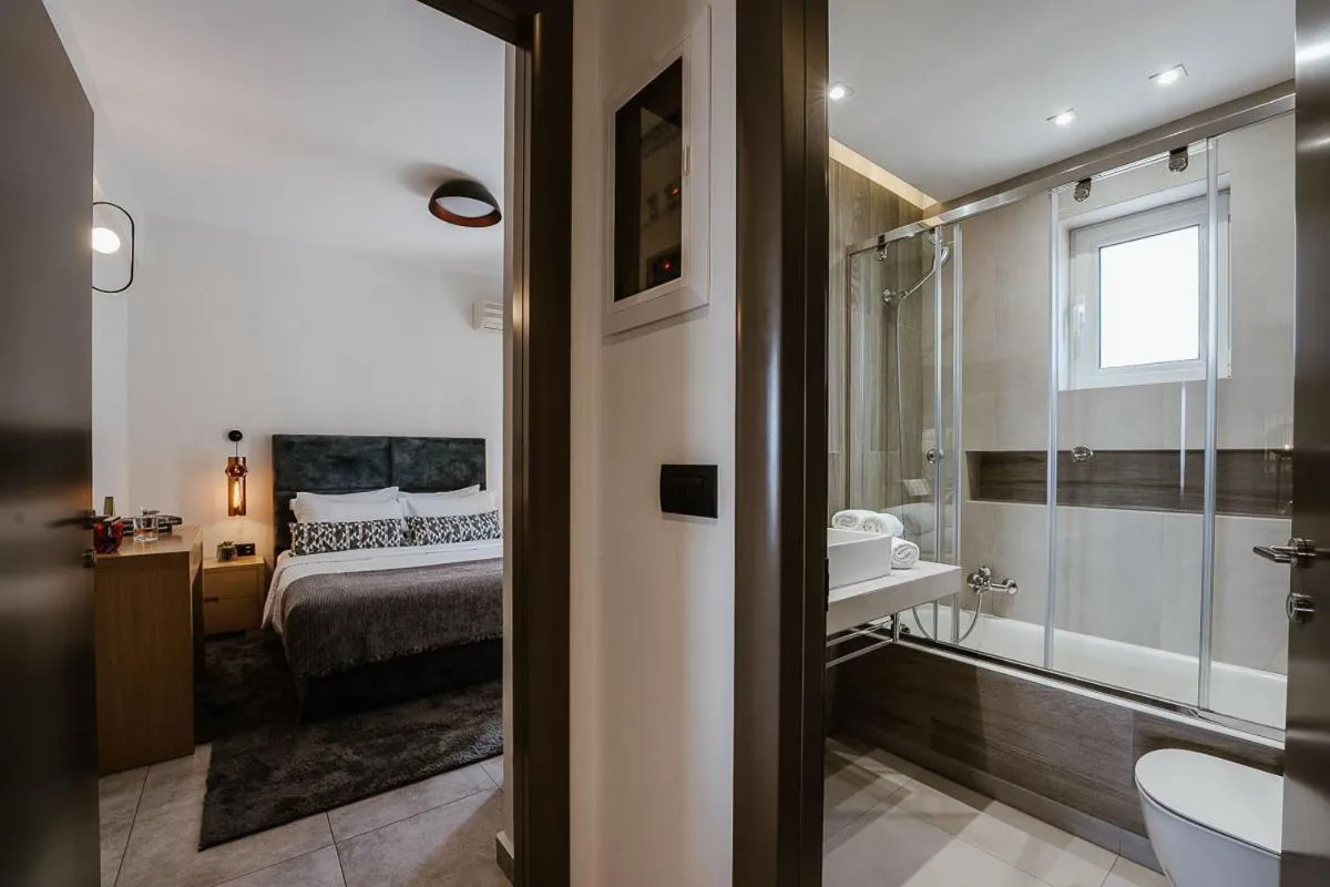 Bathroom, Bed in Andrew's Luxury Residence