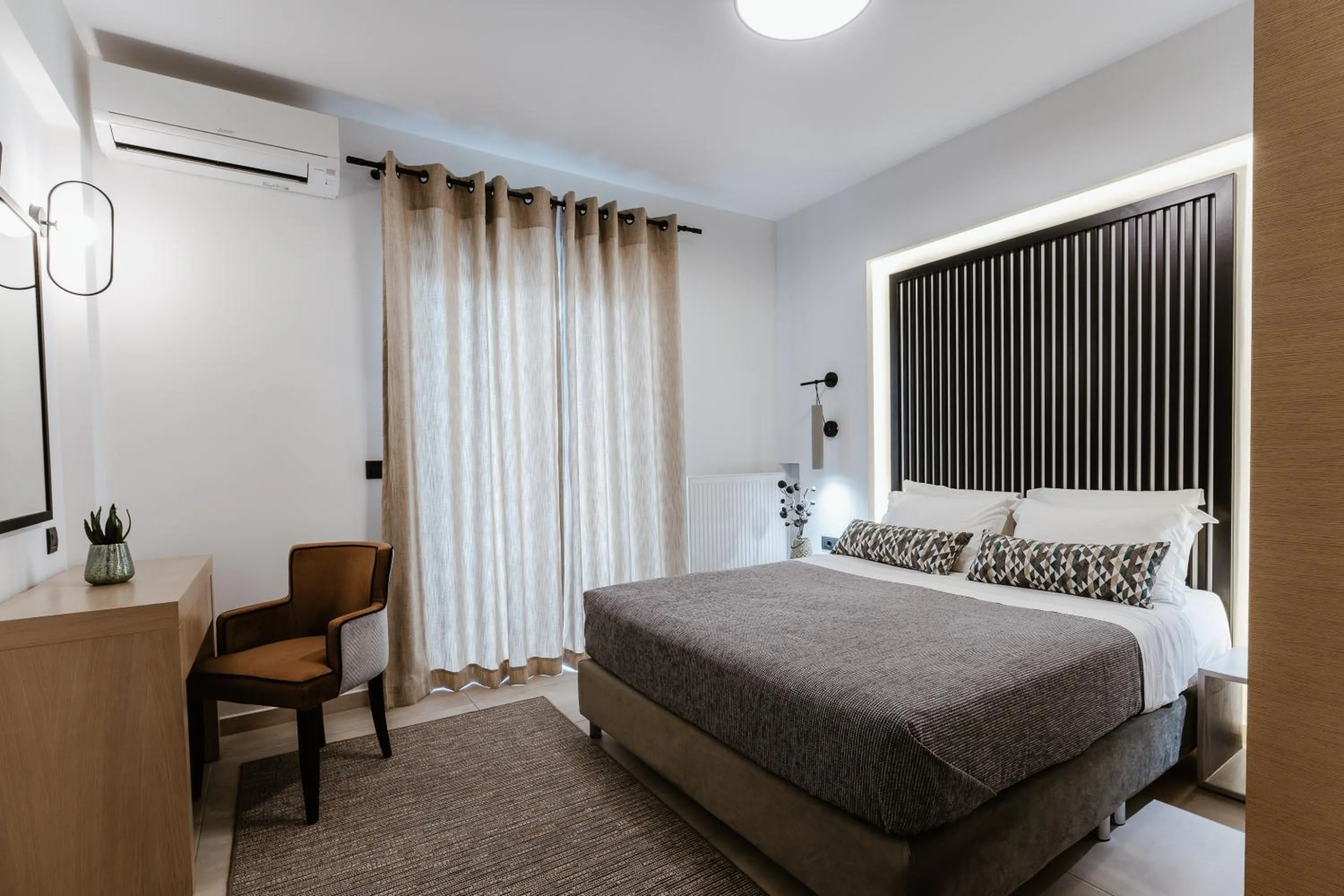 Photo of the whole room, Bed in Andrew's Luxury Residence