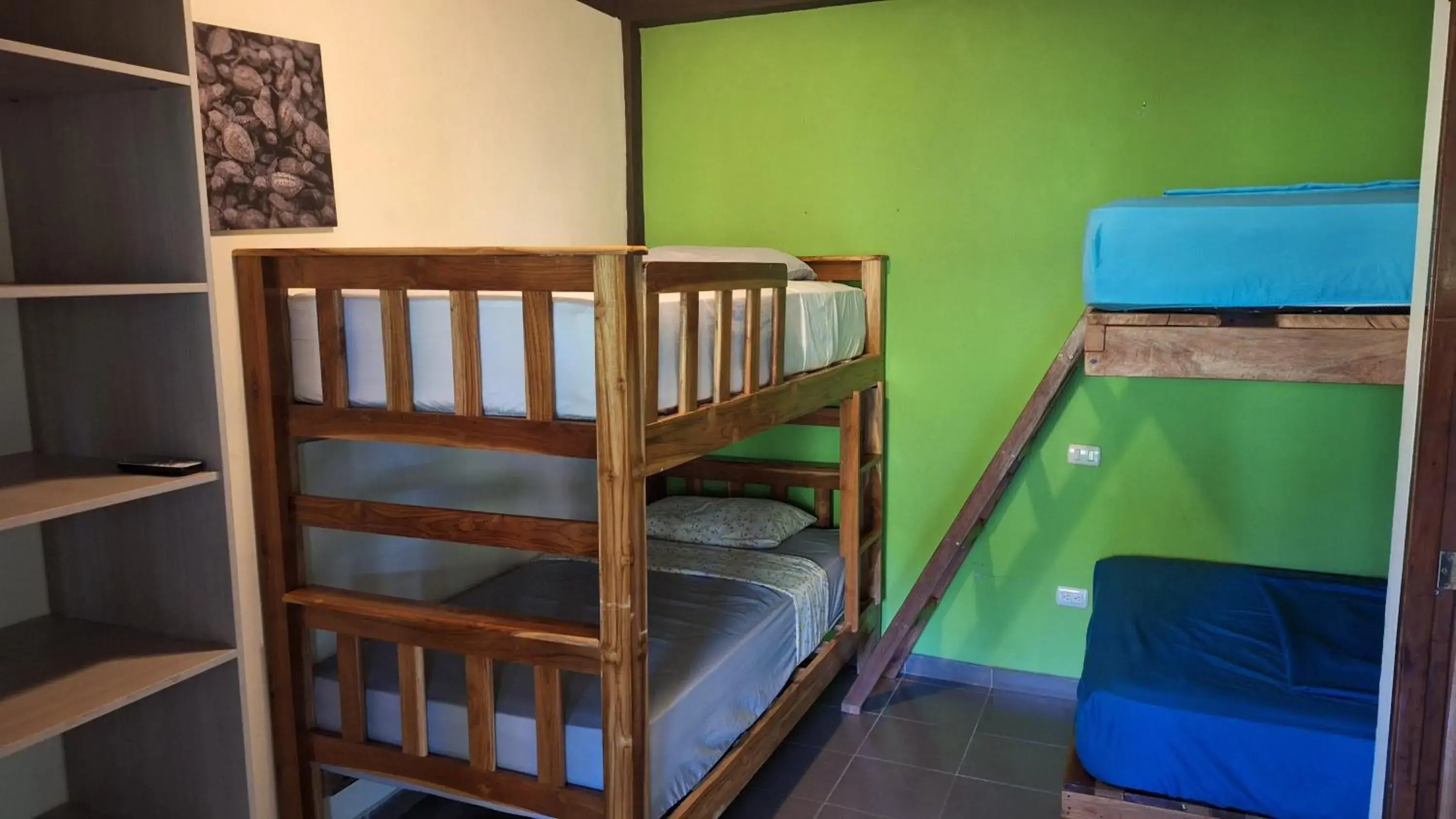 Twin Room with Garden View in Hotel Kambutaleko Twin Room with Garden View in Hotel Kambutaleko