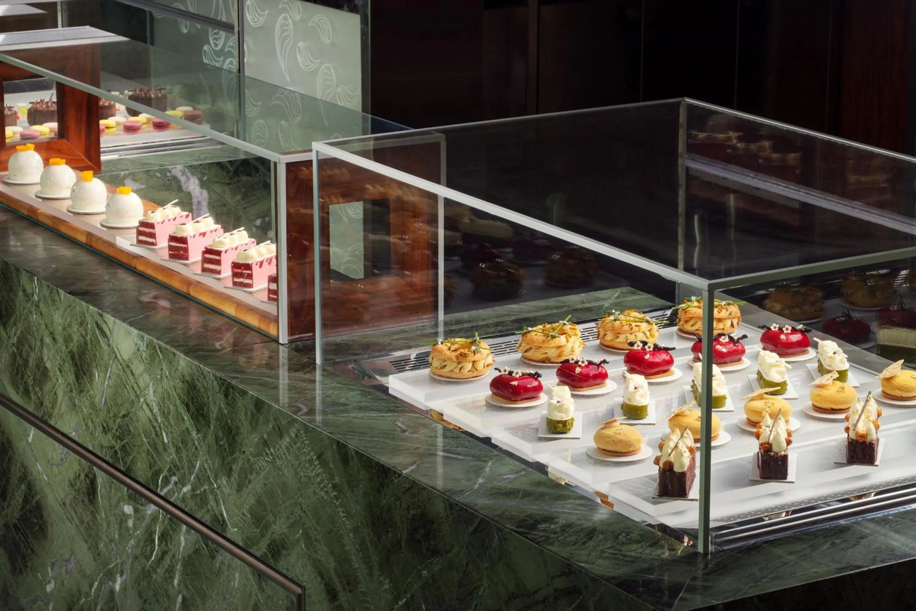 Lounge or bar in JW Marriott Absheron Baku Hotel