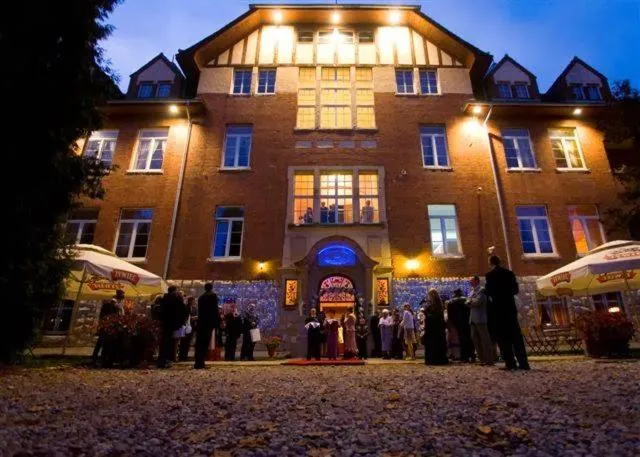 Property building in Hotel Willa Park