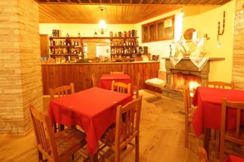Restaurant/places to eat in Hotel Ladias