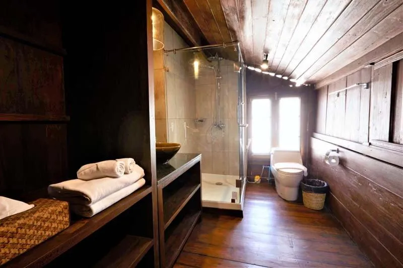 Bathroom, Bed in Lilu Pai