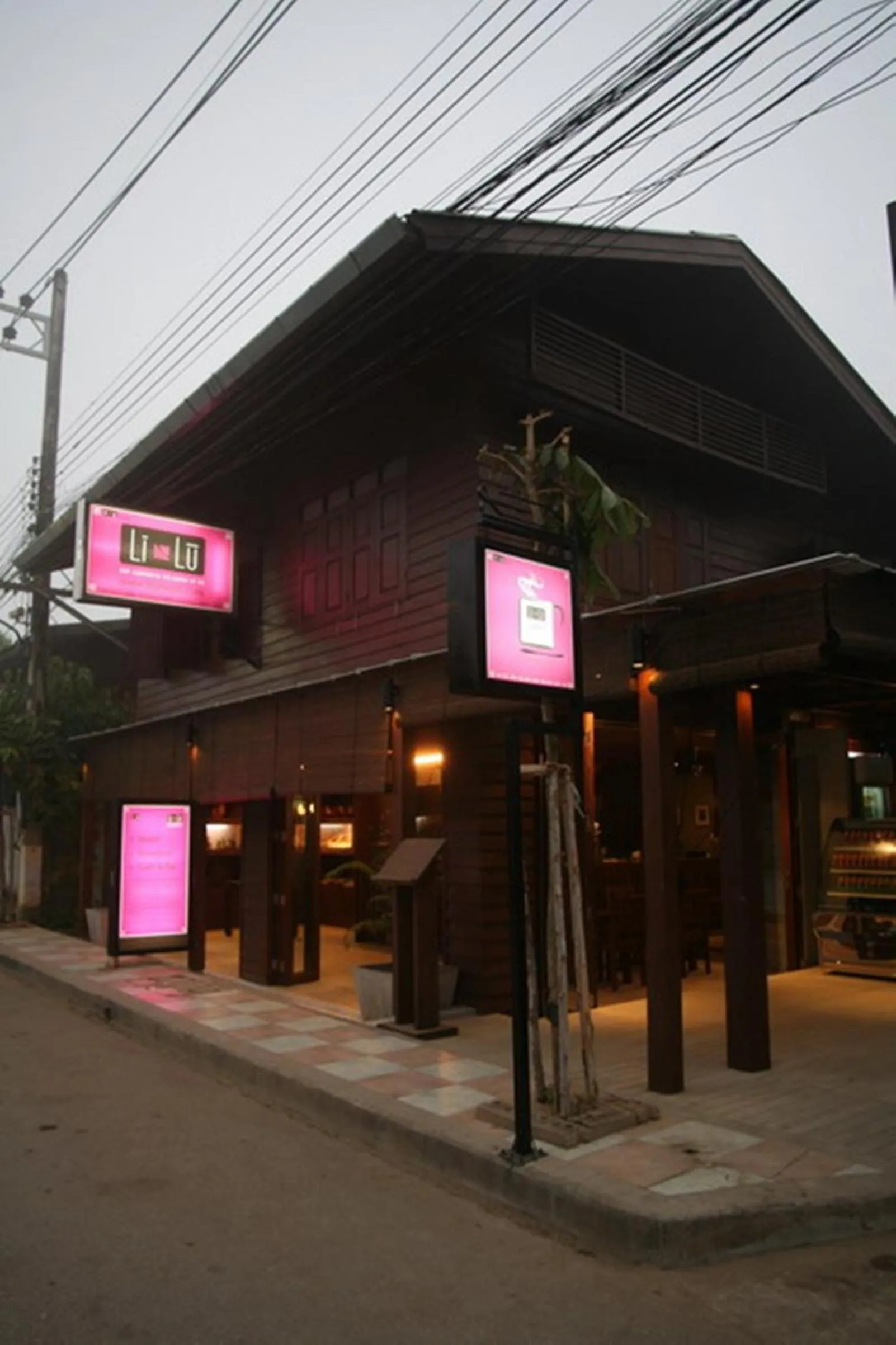 Property building in Lilu Pai