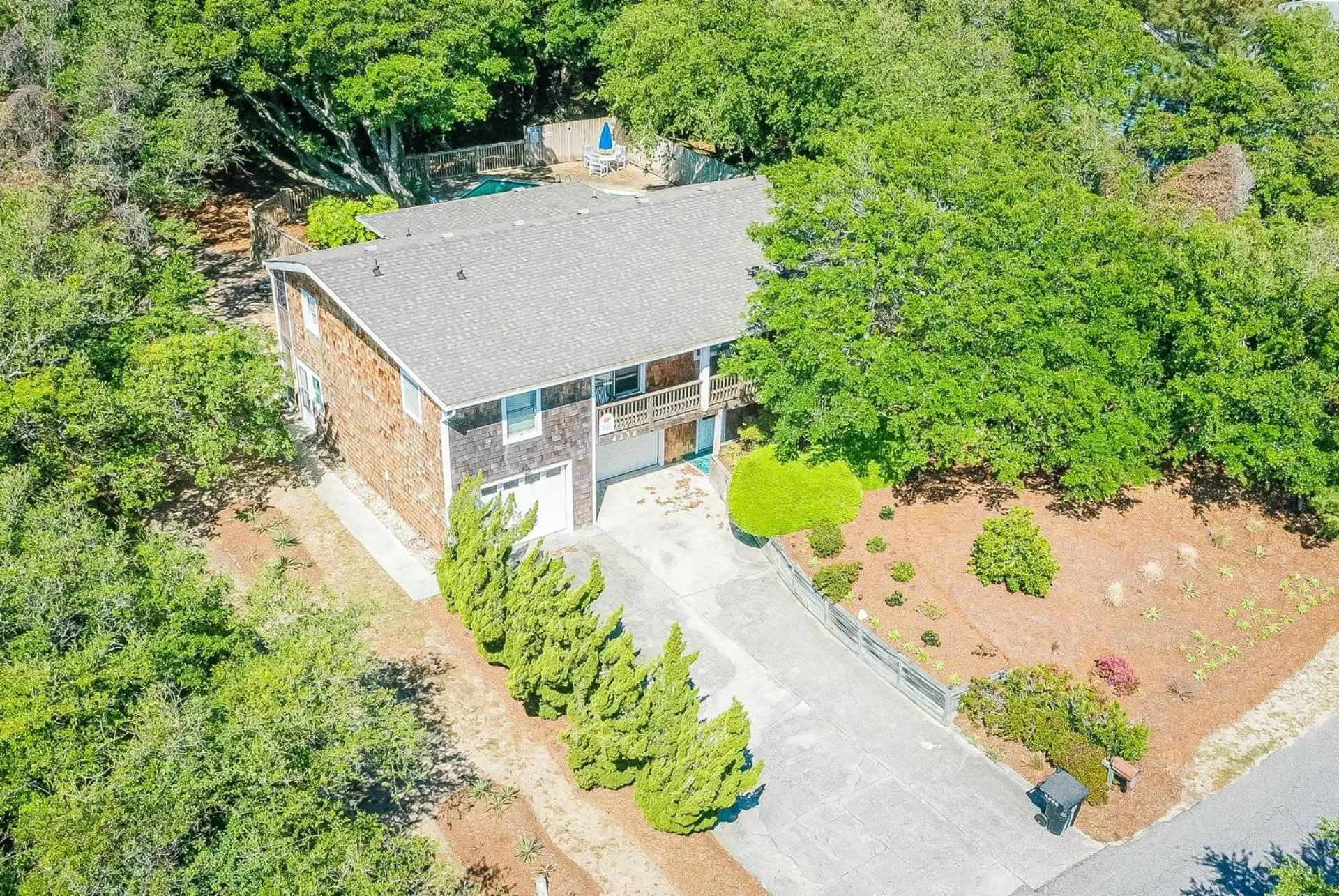 Seascape Cottage - Kitty Hawk, MP 3.5, 300 Yds to Beach, Pool, Foosball, Near Golf Course, Flex Stays