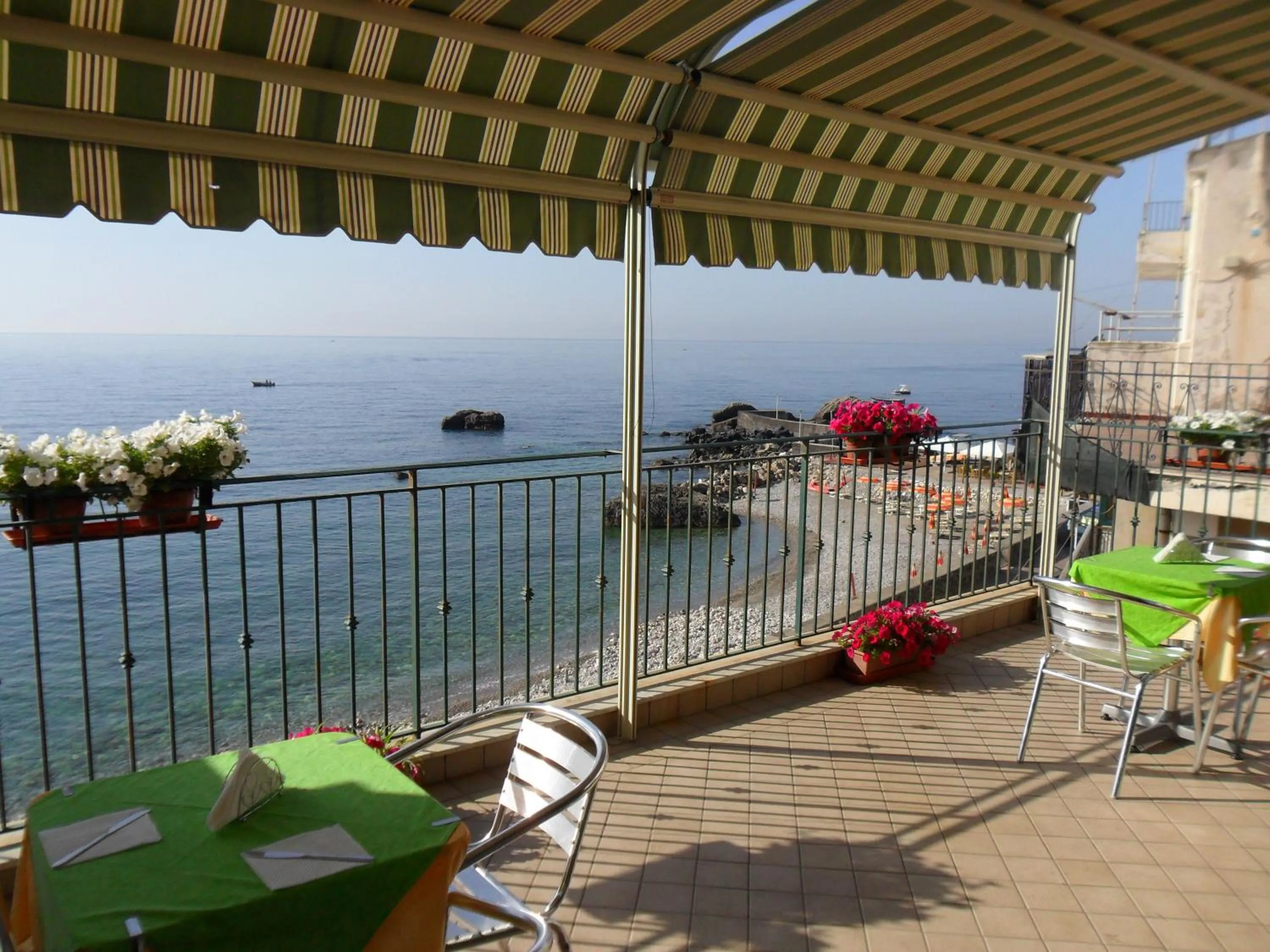 Restaurant/places to eat in B&B Miramare