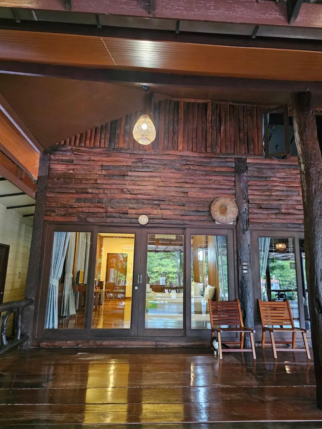 Seating area in The Mangrove Hideaway Kohchang