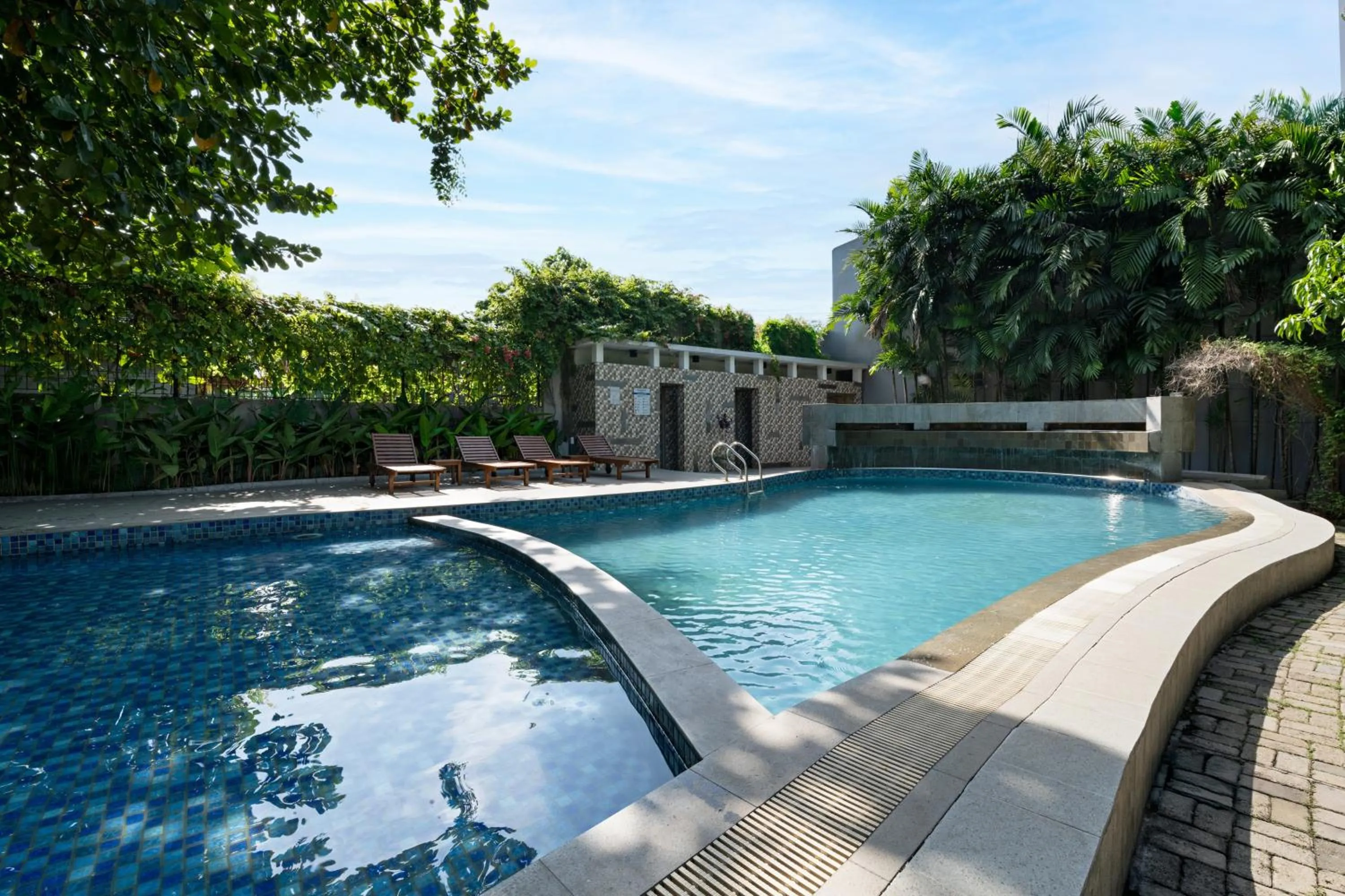 Swimming pool in Metland Hotel Bekasi