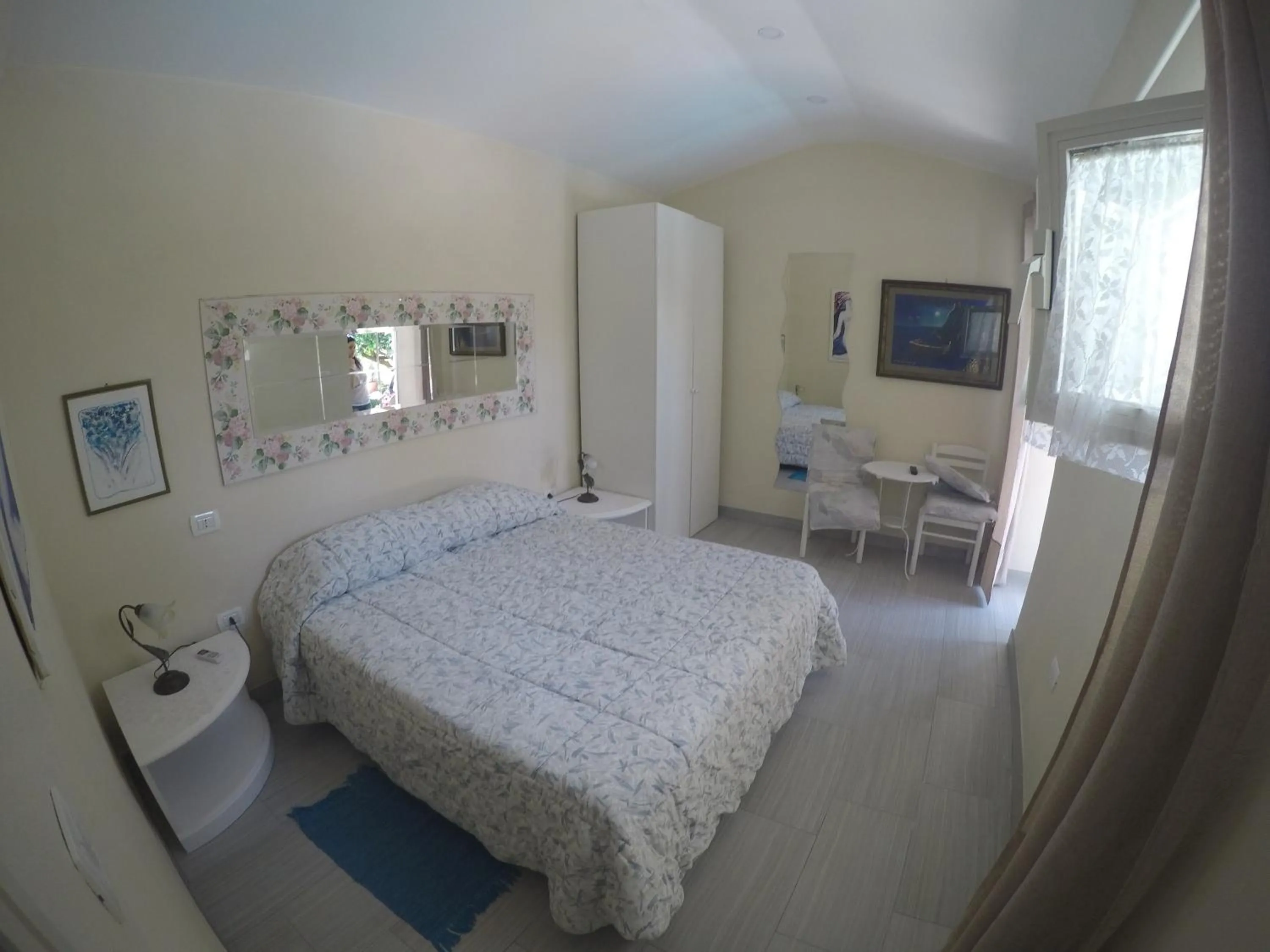 Photo of the whole room in hotel la rondinella