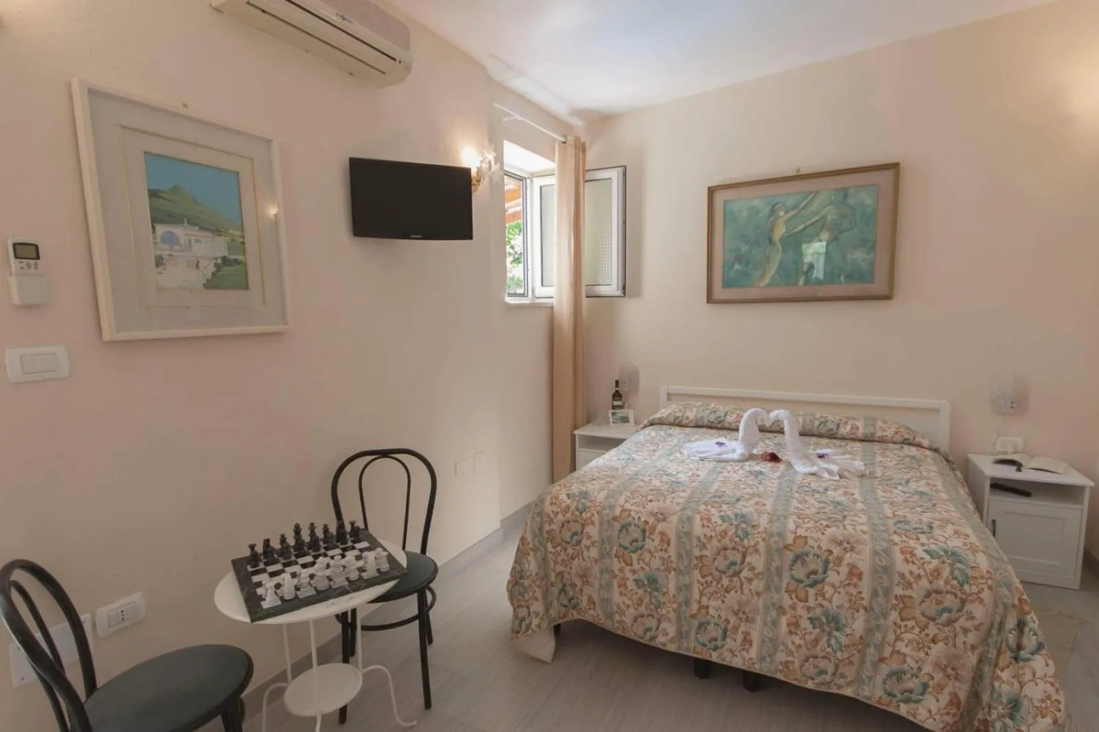 Photo of the whole room in hotel la rondinella