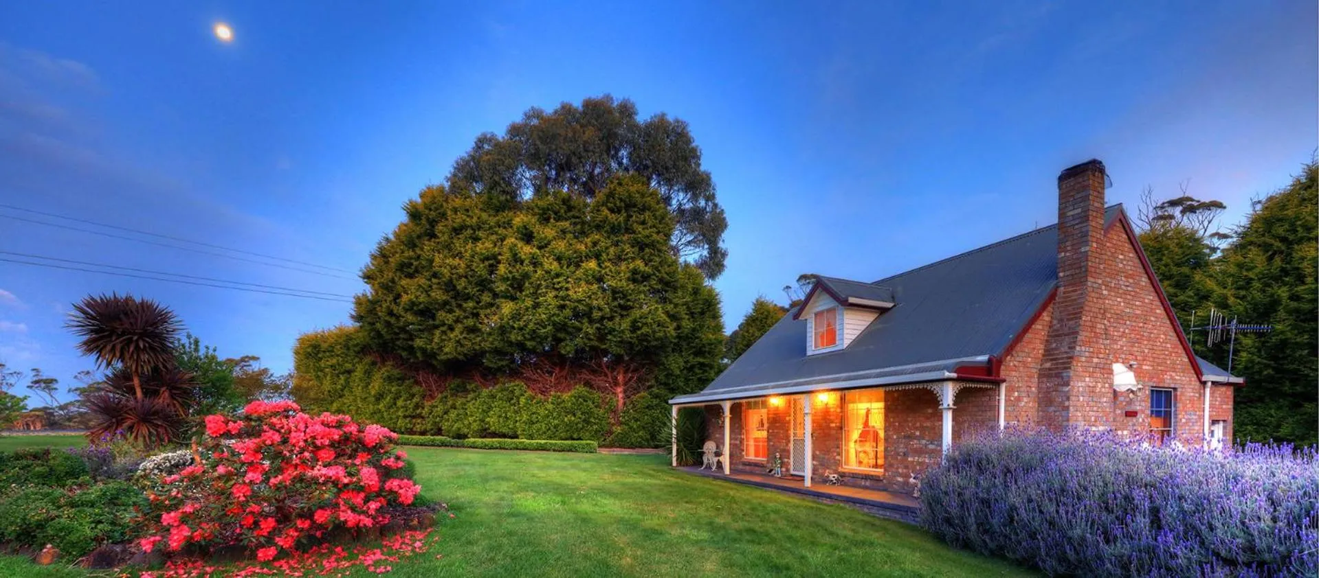 Garden in Rosebank Cottage Collection