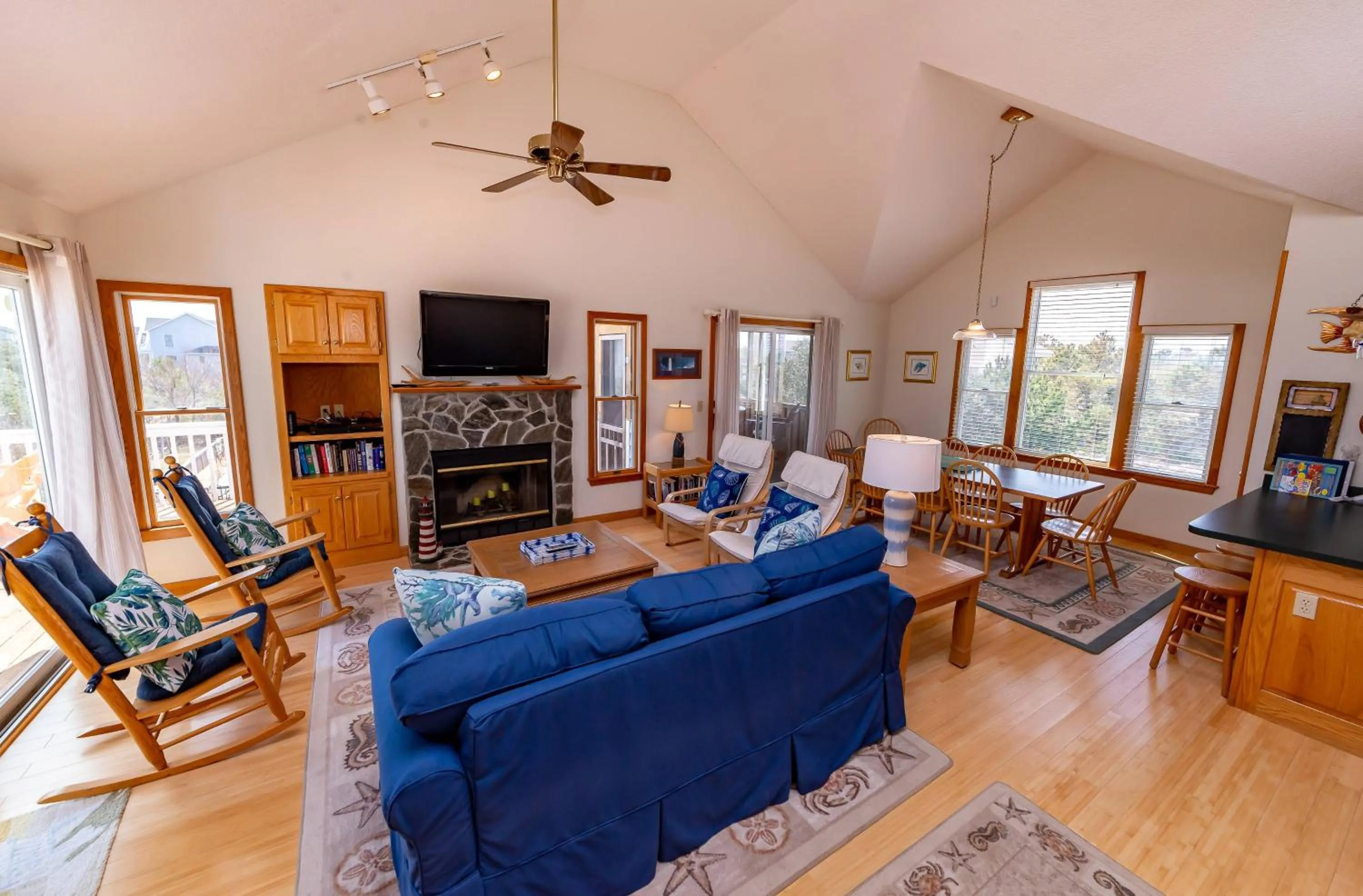 Windhaven - Corolla, Whalehead, Beach 400 Yds, Pool, Hot Tub, Tiki Bar, Pets OK, Flex Stays