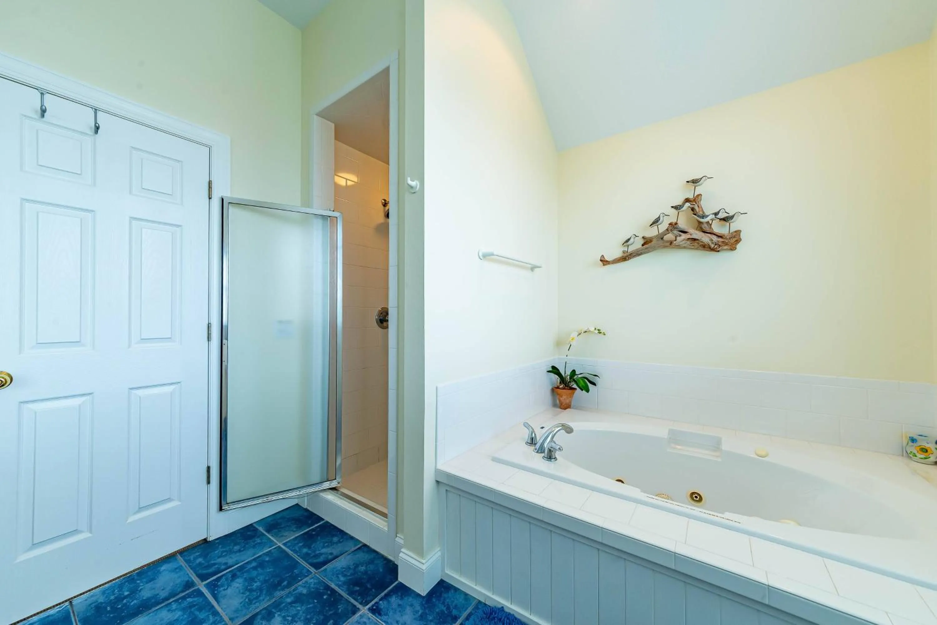 Crow's Nest - Corolla, Crown Point, 150 Yds to Beach, Hot Tub, Community Pool, Pets OK