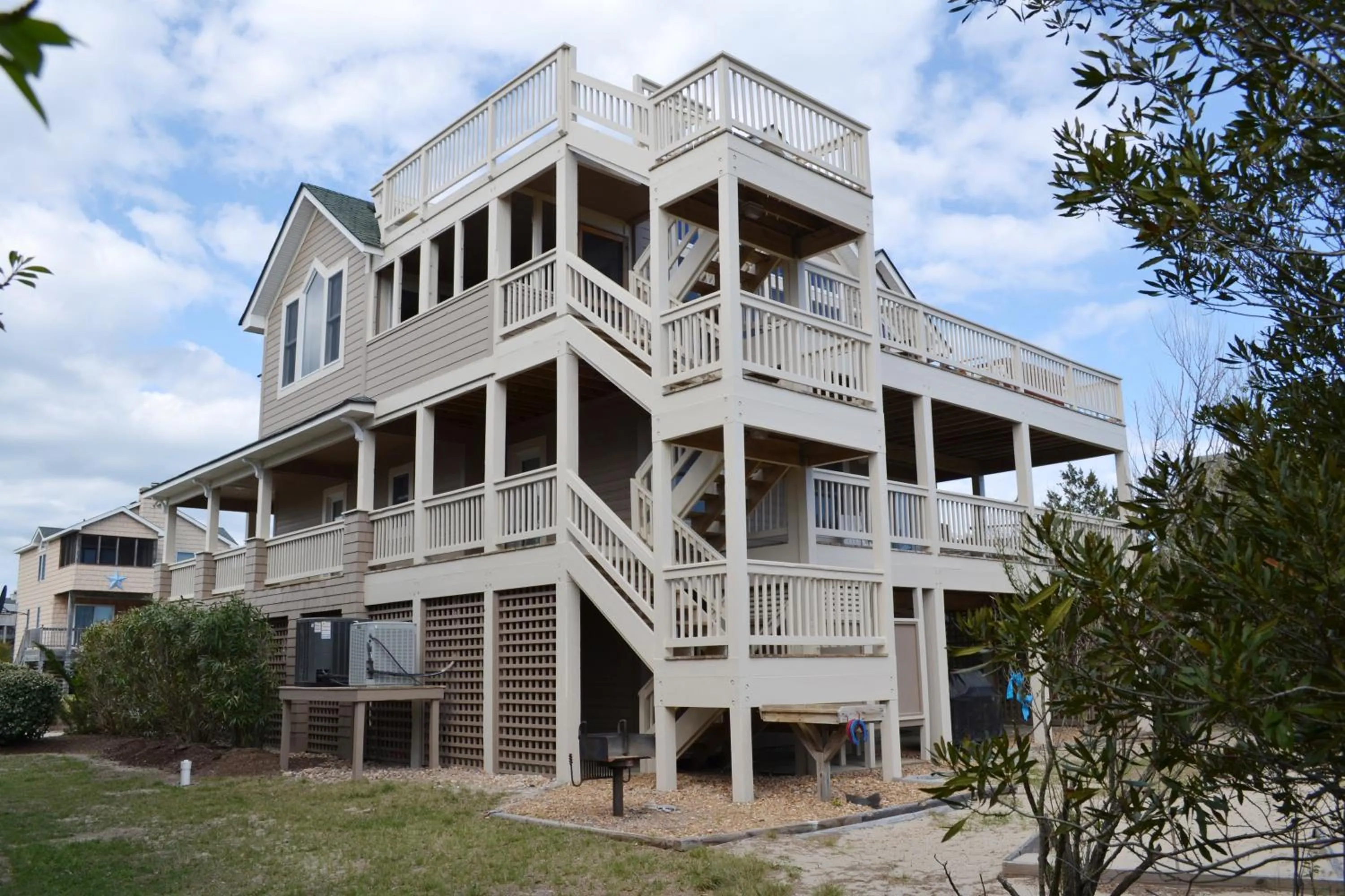 Crow's Nest - Corolla, Crown Point, 150 Yds to Beach, Hot Tub, Community Pool, Pets OK
