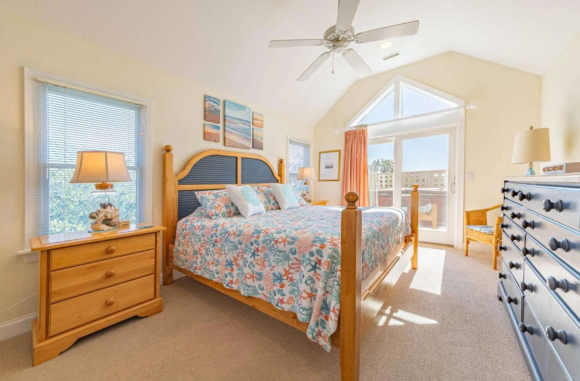 Bed in Crow's Nest - Corolla, Crown Point, 150 Yds to Beach, Hot Tub, Community Pool, Pets OK