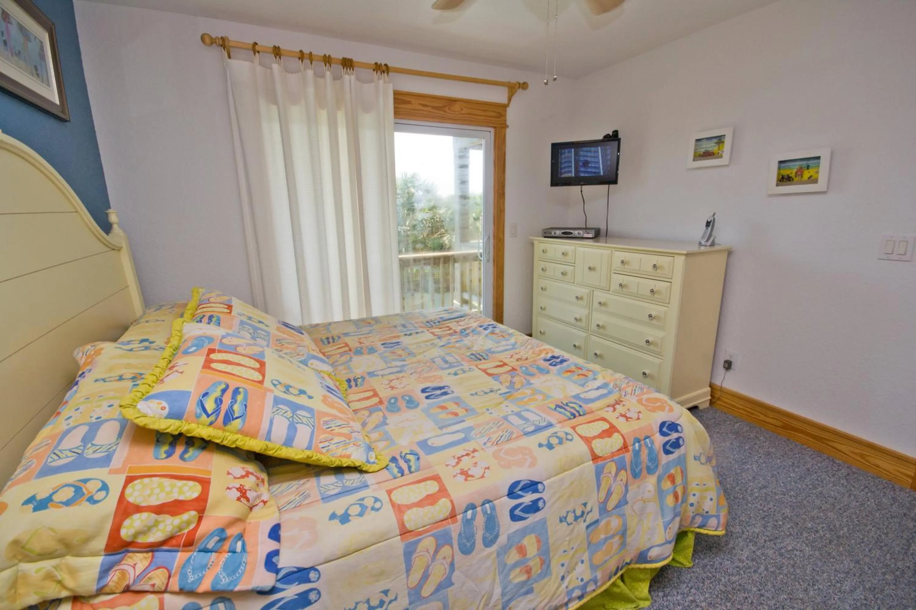 Bed in Island Time - NH MP 11, 50 Ft to Beach, Elevator, Pool, Free Pool Heat, Hot Tub, Pets OK, YR Flex