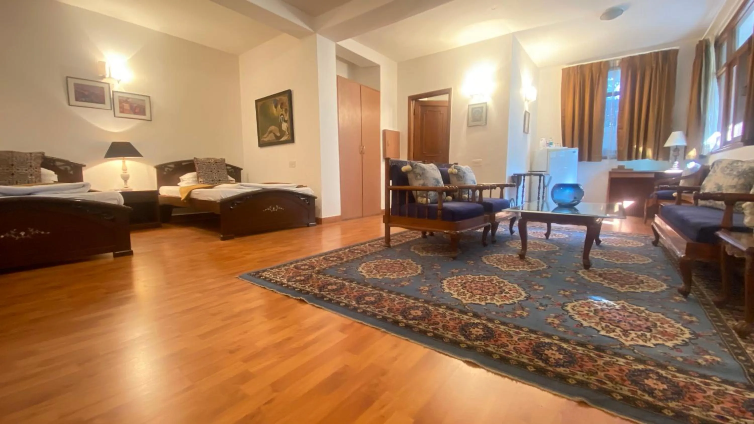 Seating area, Bed in The Stay Inn New Delhi