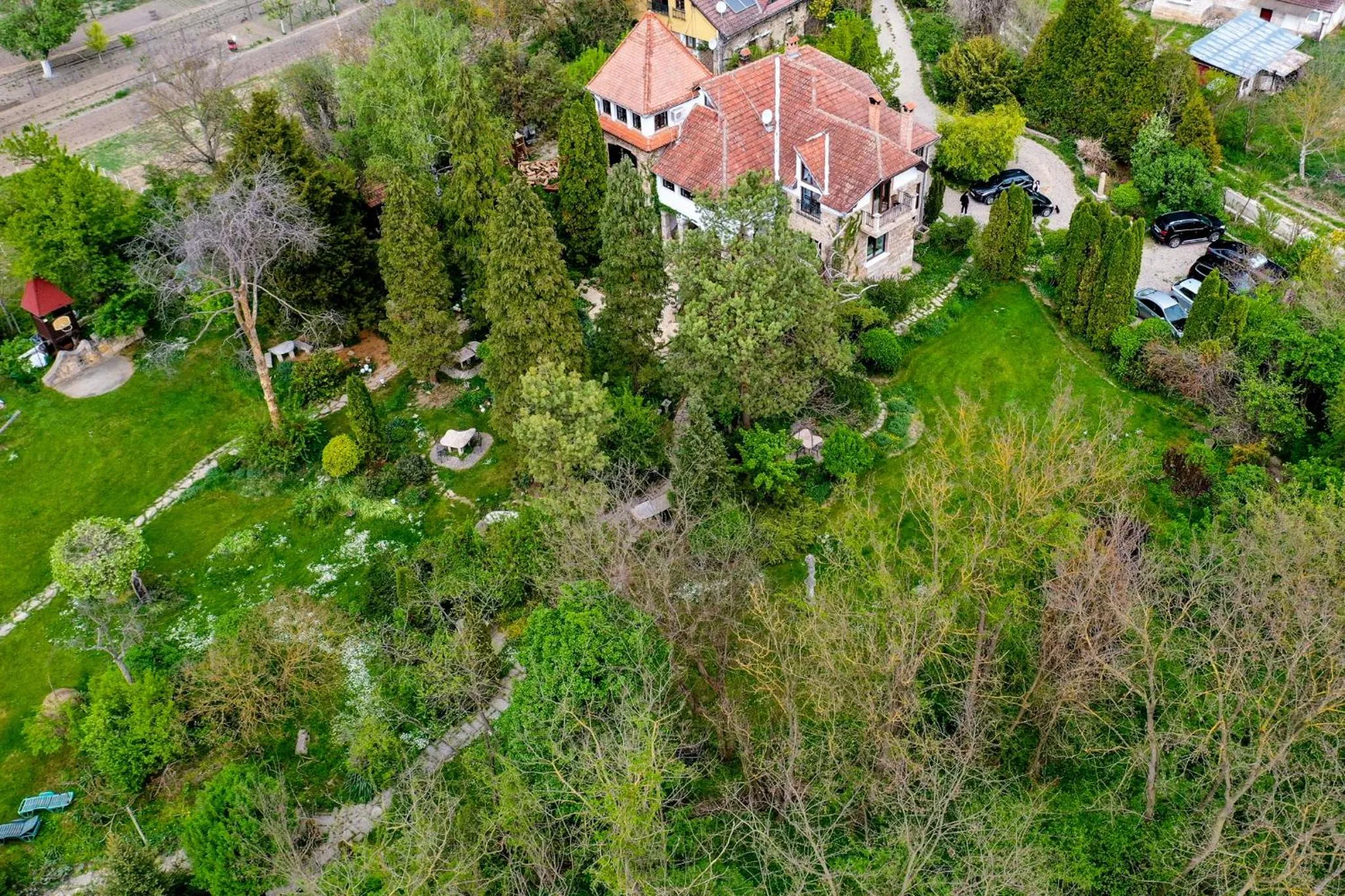 Property building in Villa Castelul Maria