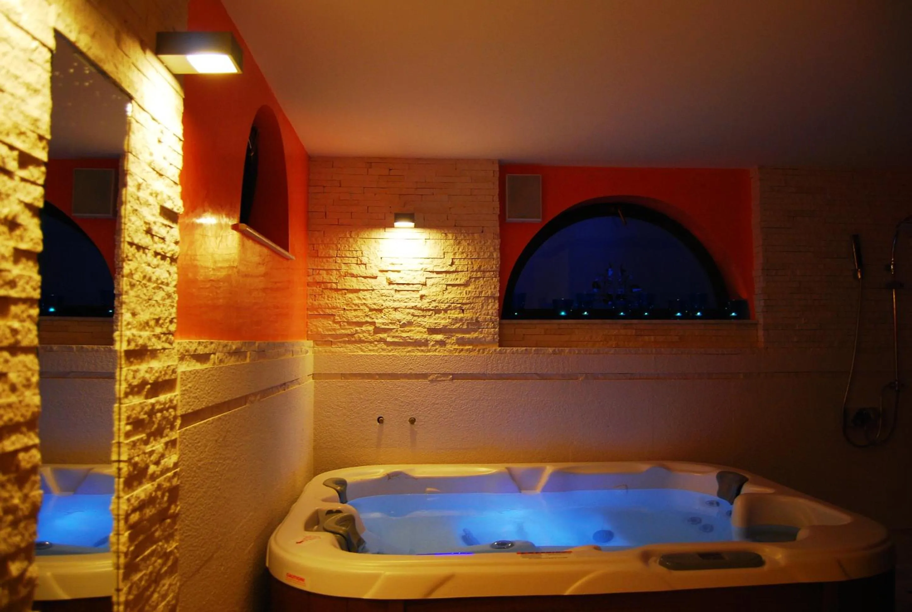 Hot Tub in Villa Castelul Maria