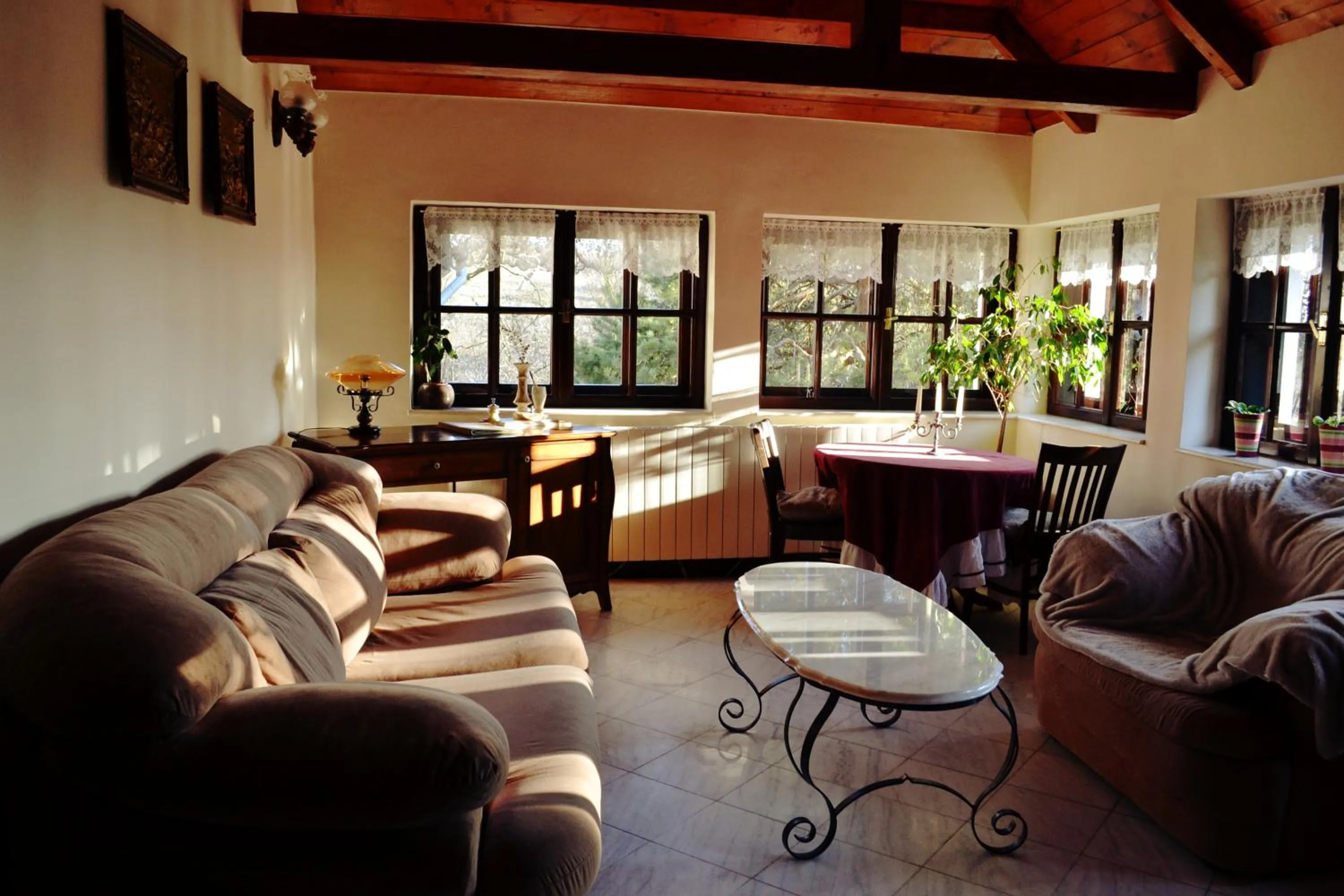 Living room in Villa Castelul Maria