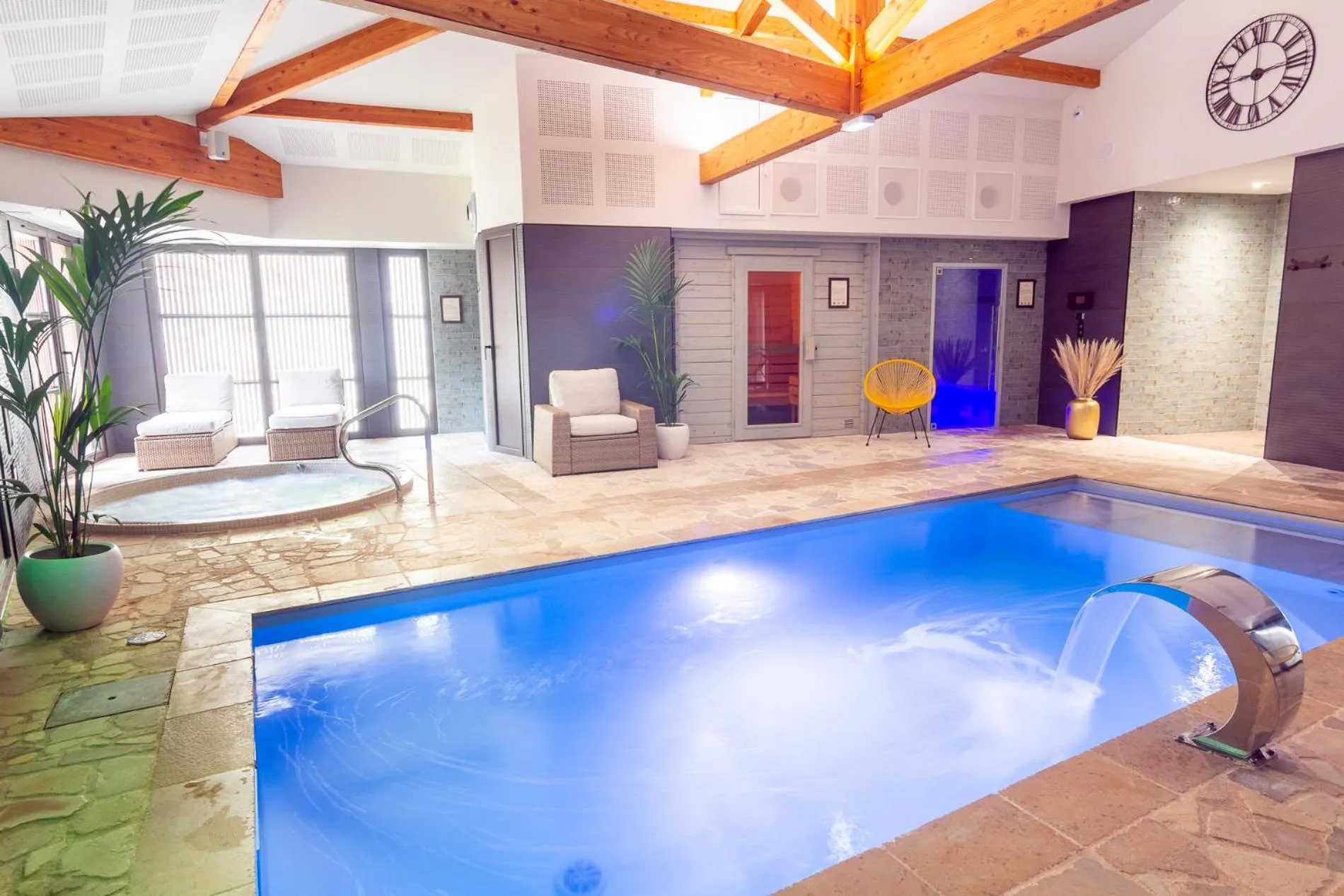 Shower in Hôtel Spa La Truite Dorée